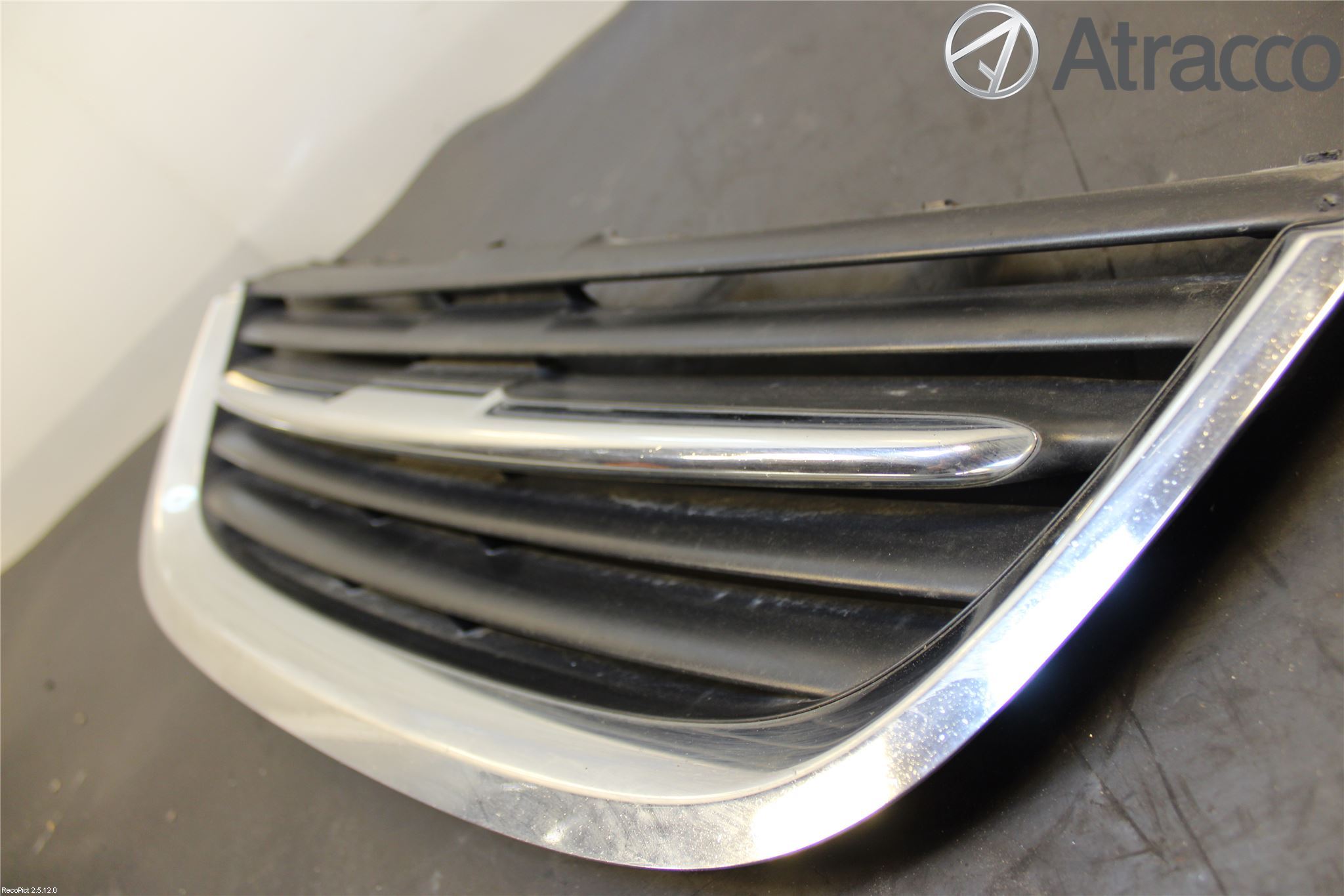 Saab 9-5     06-10 Grilldel Mitt