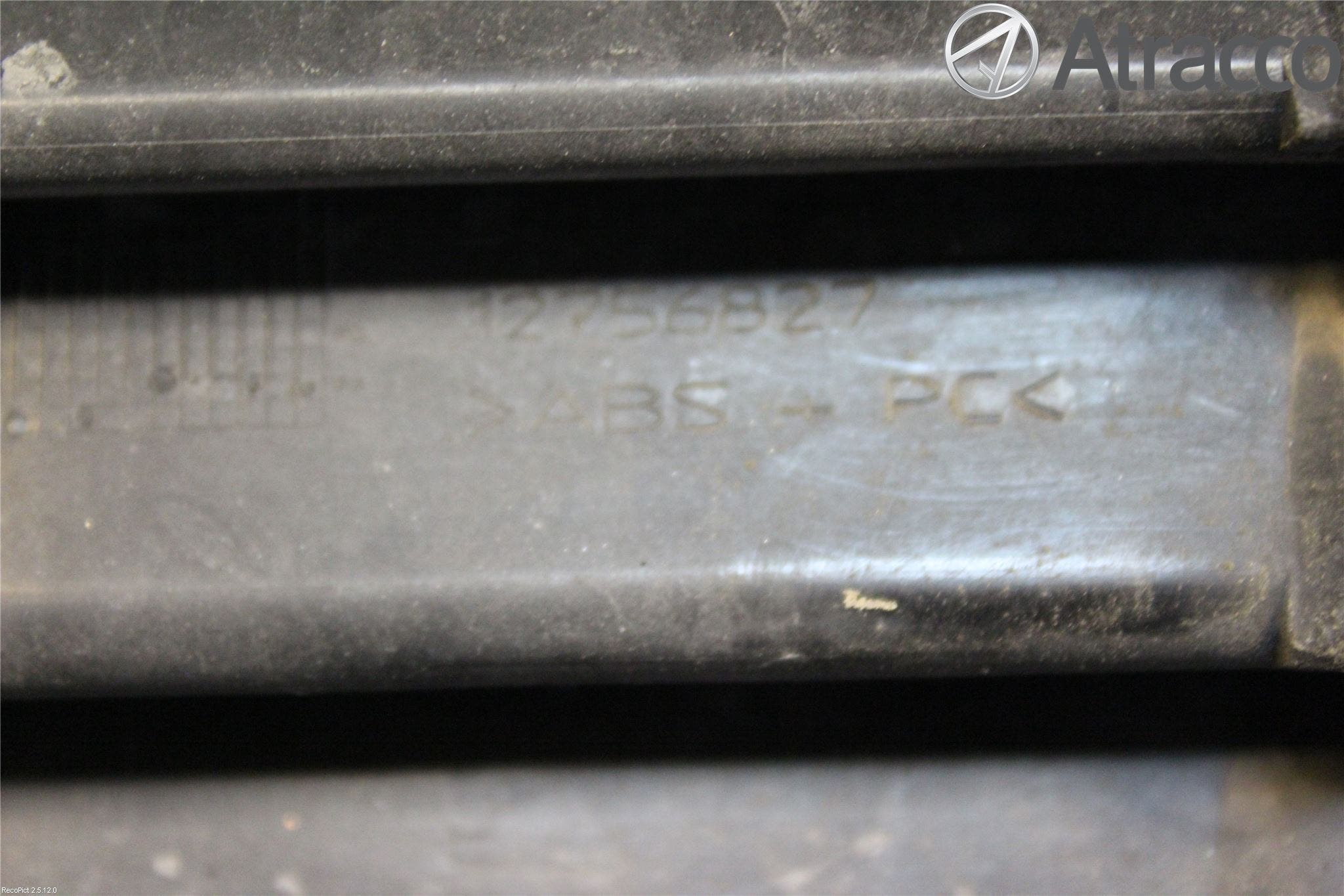 Saab 9-5     06-10 Grilldel Mitt