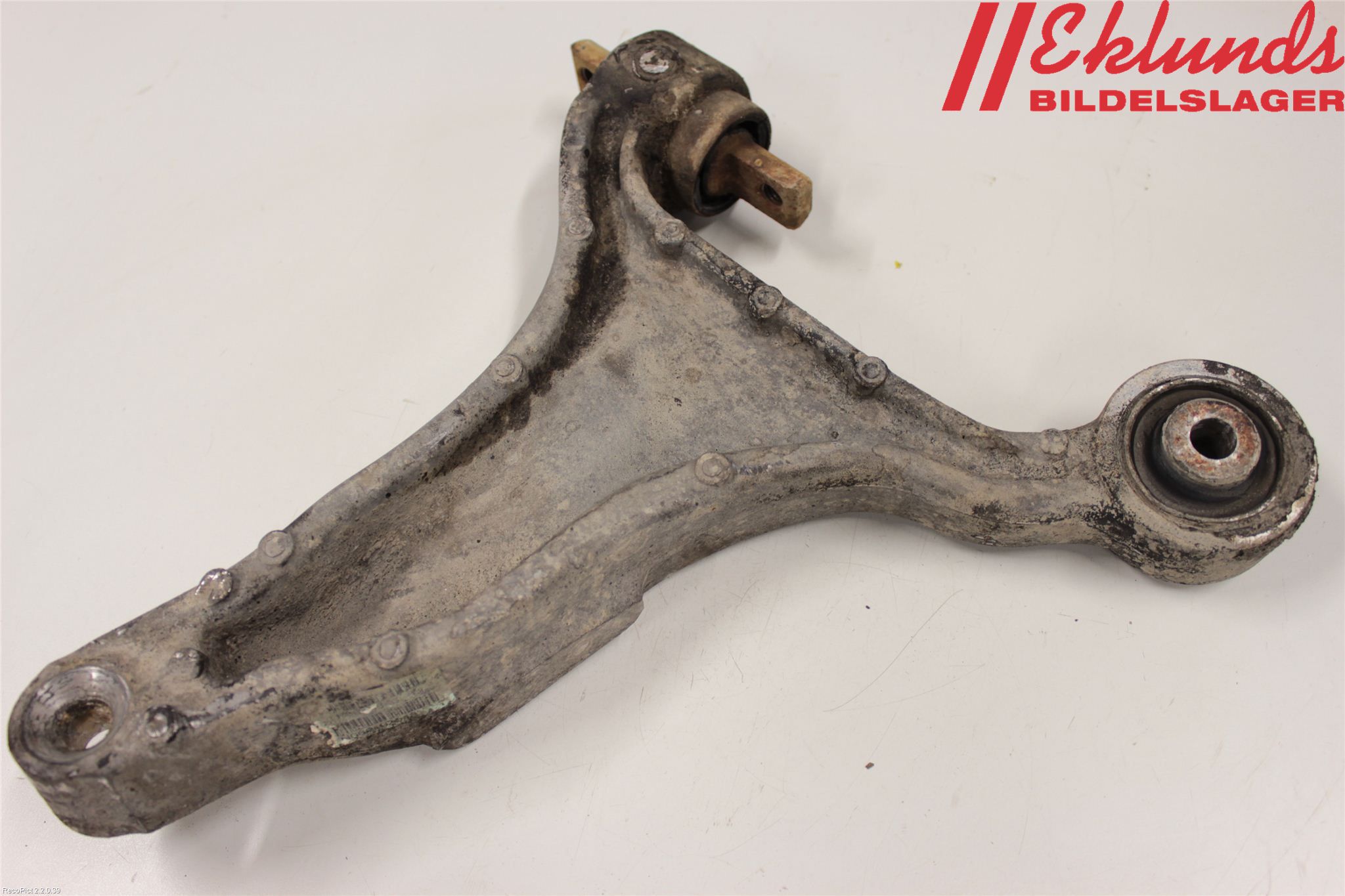 Volvo XC70 01-04 Bärarm Fram Undre Hö
