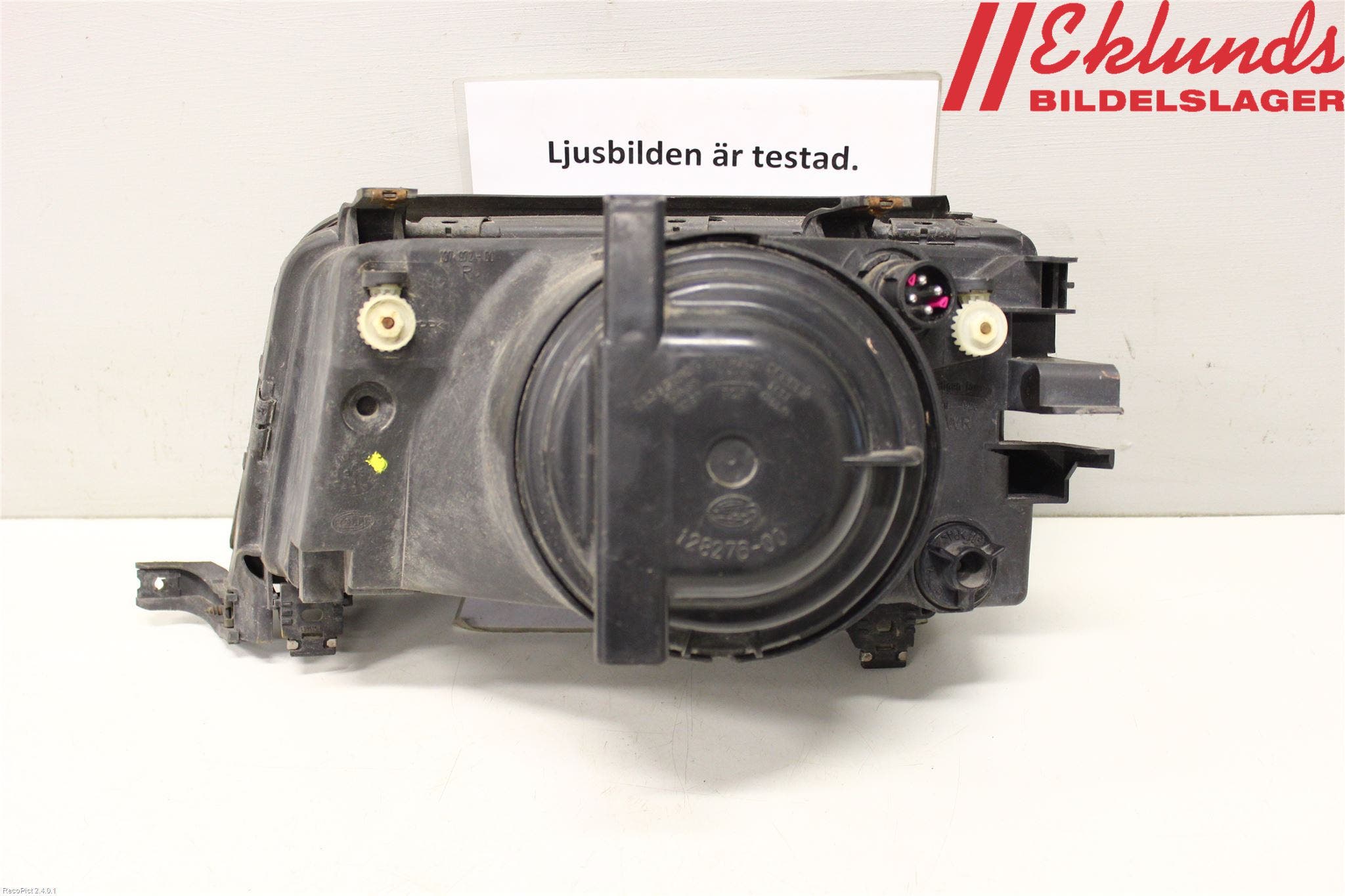 Audi 100/S4     91-94 Strålkastare Höger