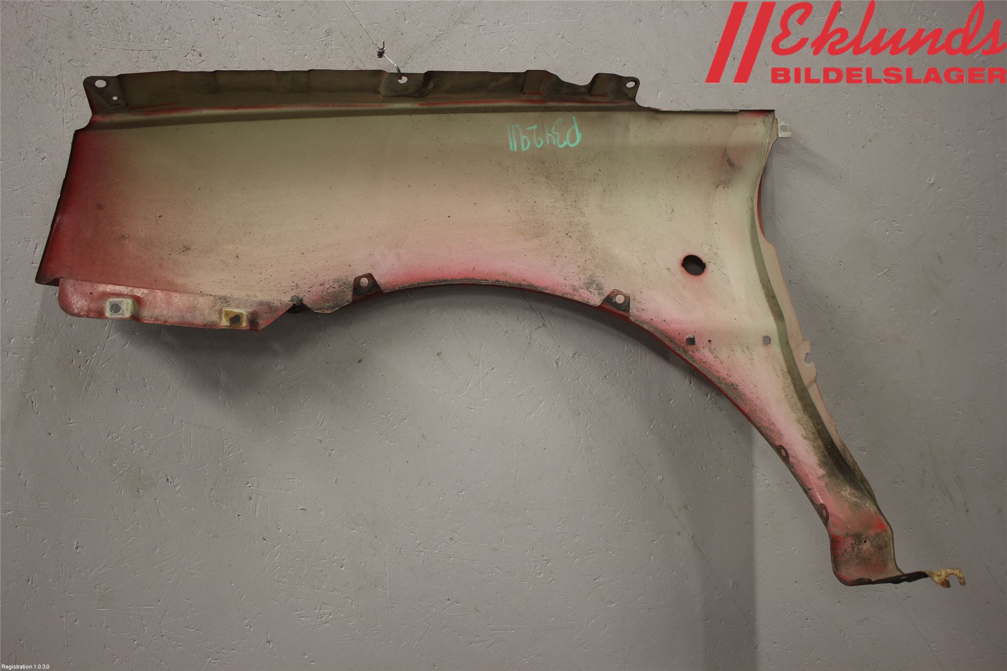 Kia RIO           01-05 Skärm Fram Höger