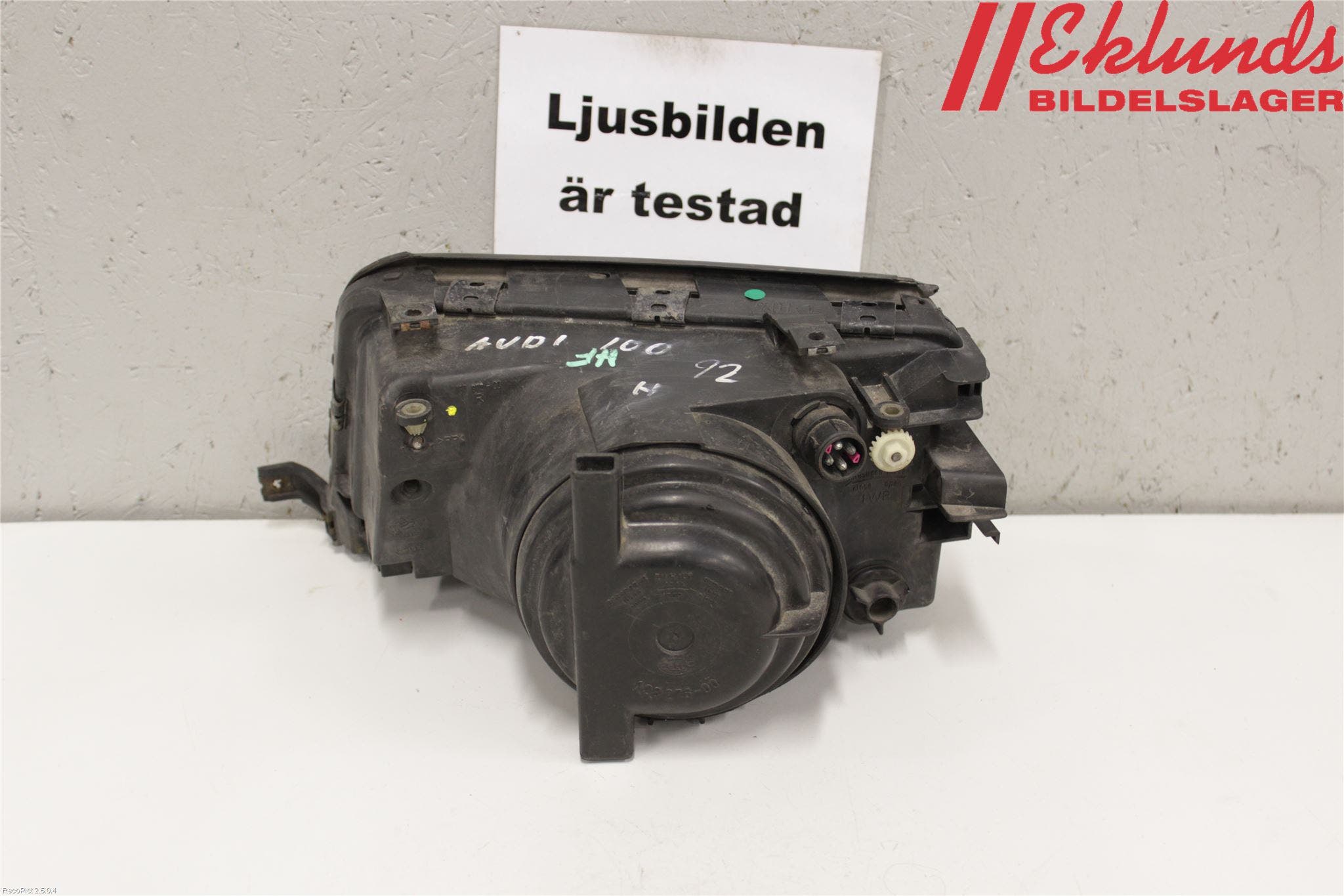 Audi 100/S4     91-94 Strålkastare Höger