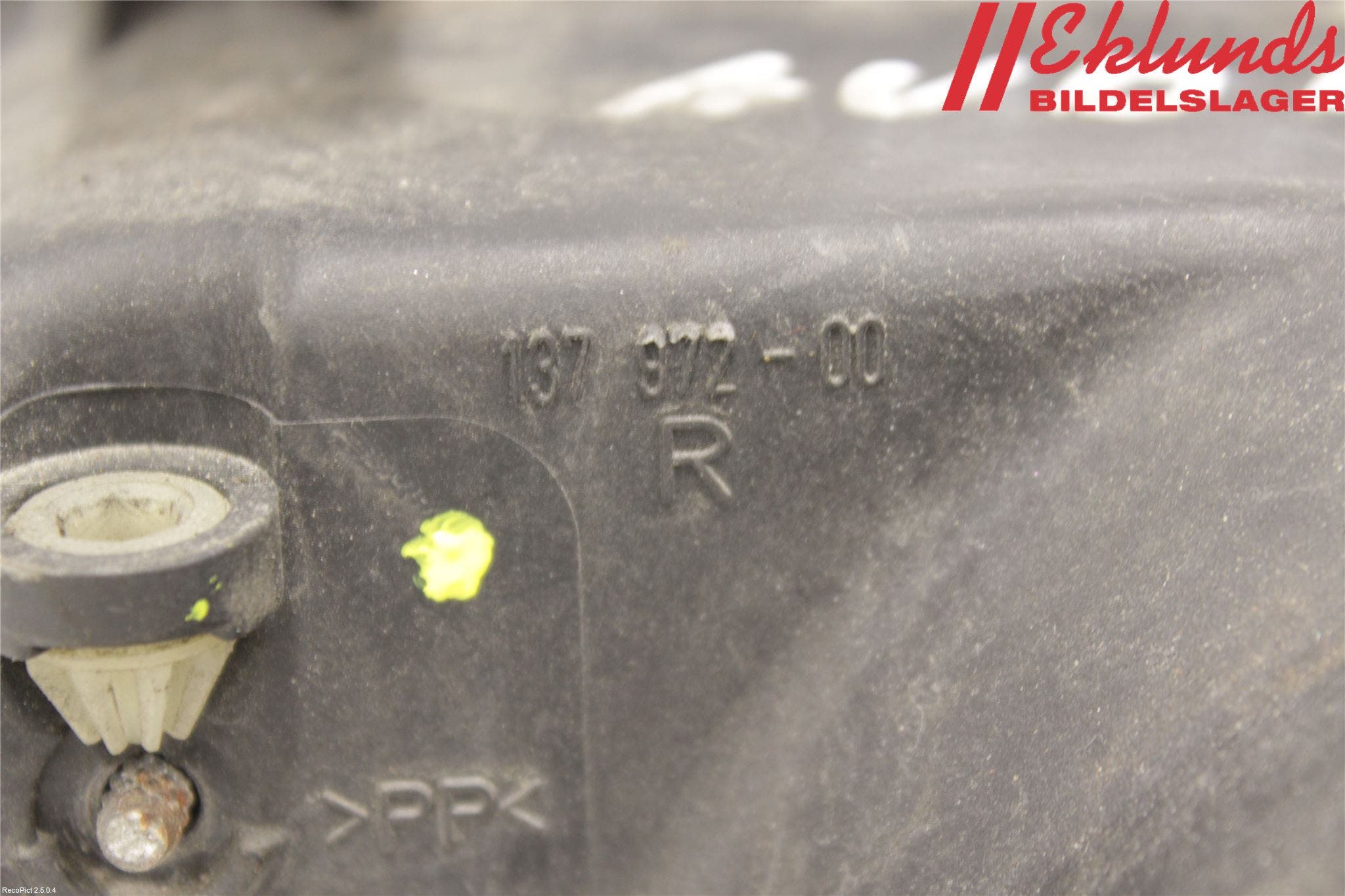 Audi 100/S4     91-94 Strålkastare Höger