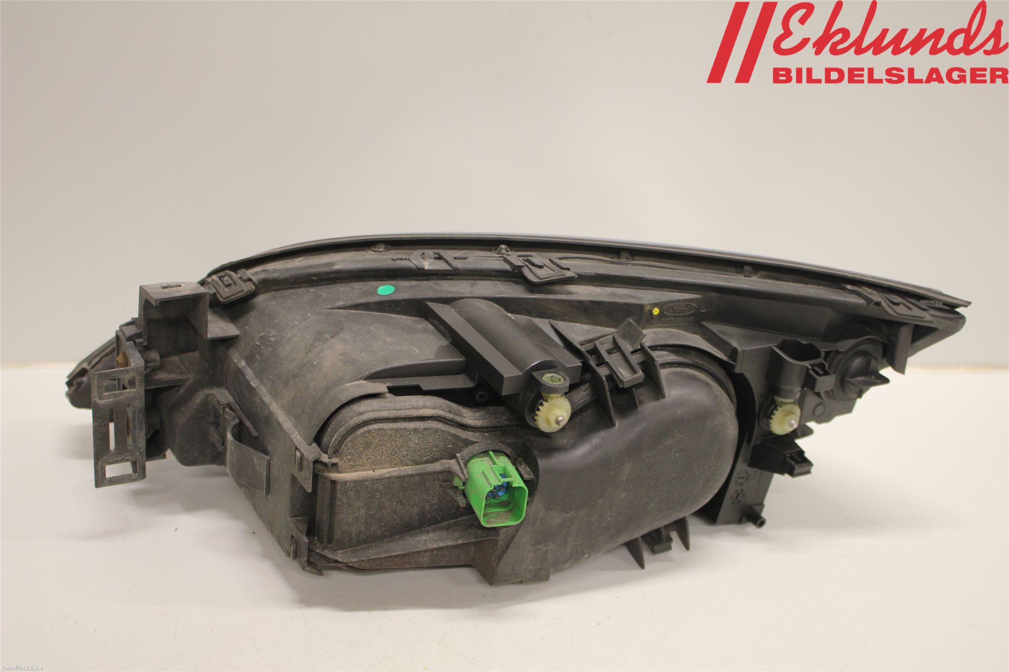 Ford MONDEO     01-06 Strålkastare Höger