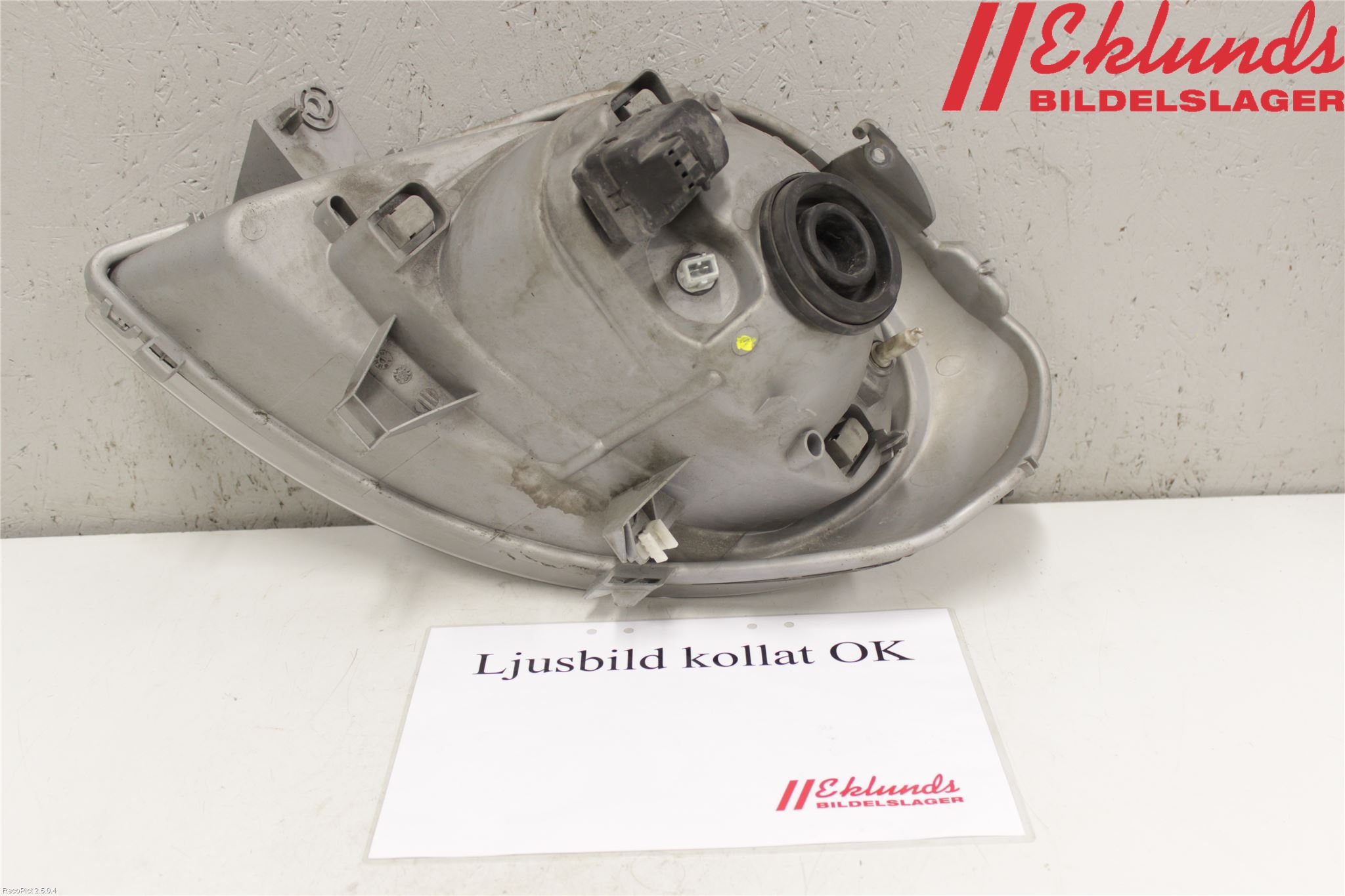 Opel VIVARO 01-14 Strålkastare Höger