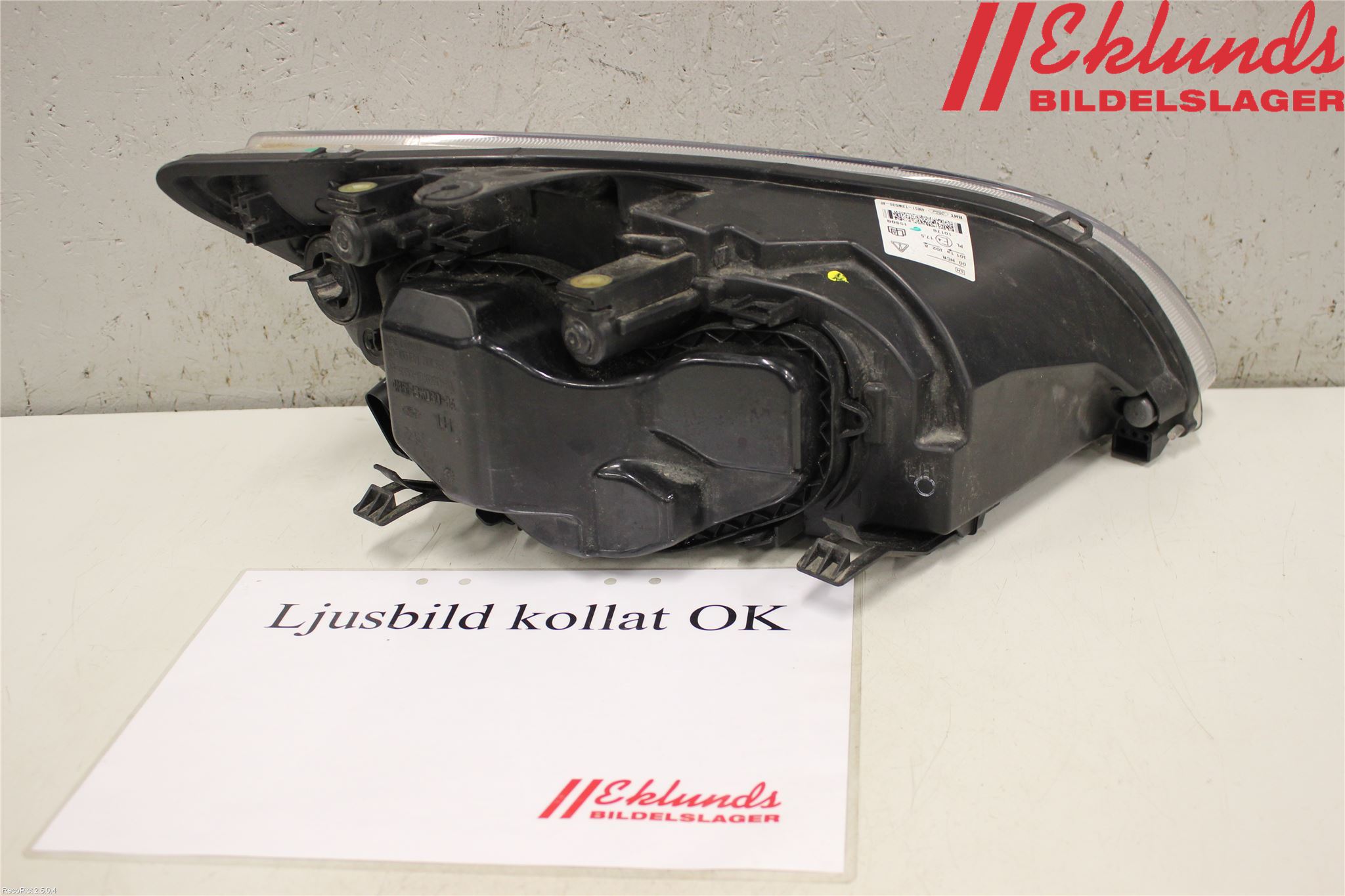 Ford FOCUS     04-07 Strålkastare Vänster