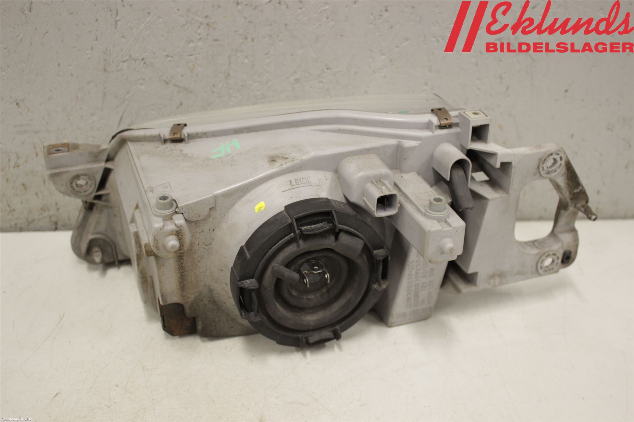 Mazda 323 F 99-03 Strålkastare Höger