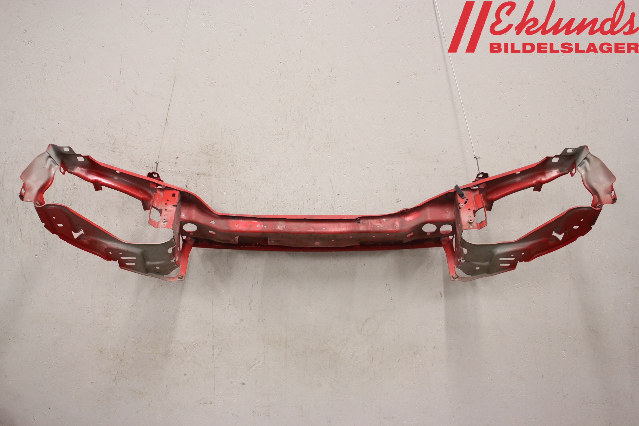 Volvo V50 08-12 Front Huvlåsplåt-Balk