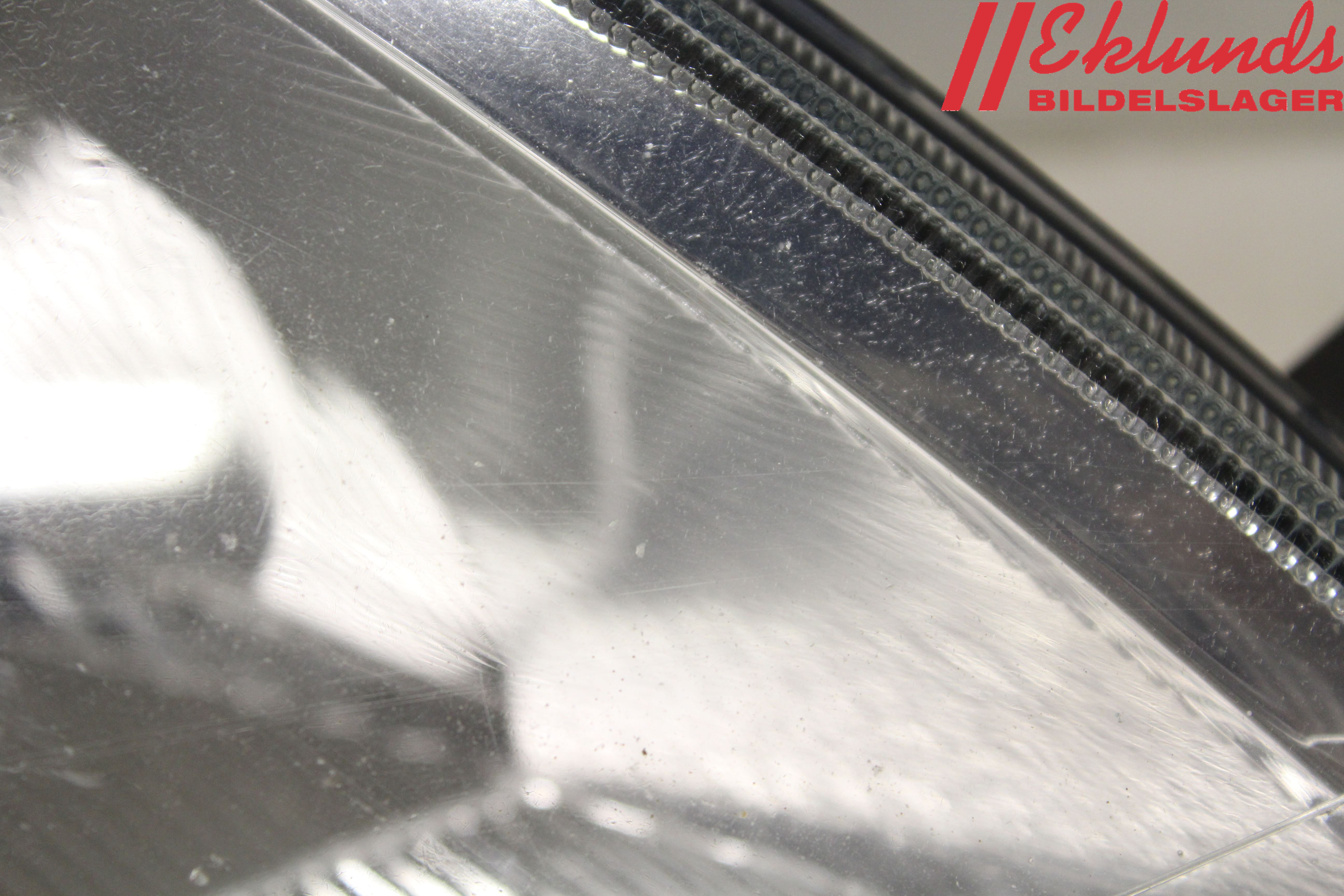 Ford FIESTA     02-05 Strålkastare Höger