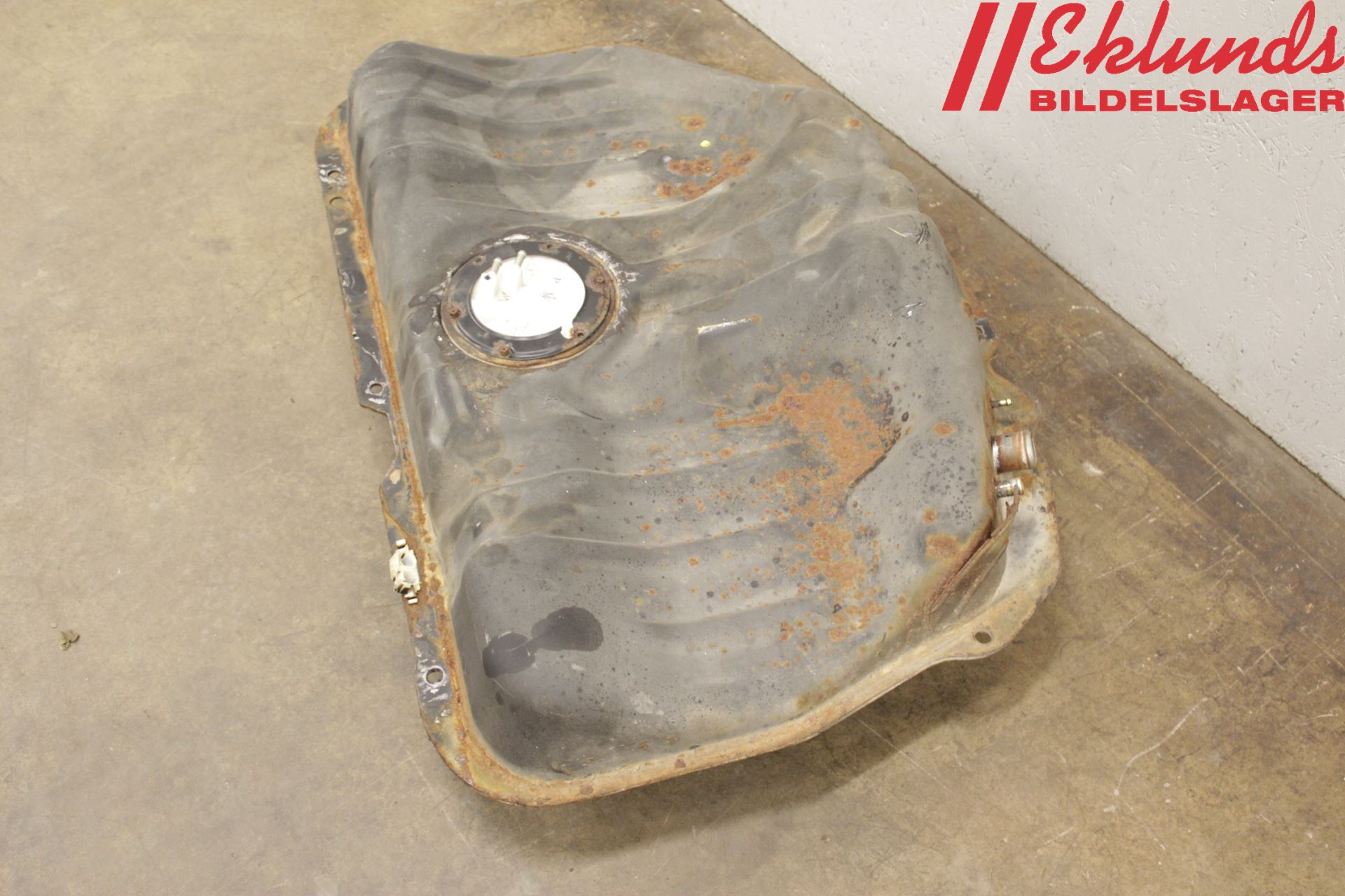 Nissan ALMERA    96-00 Bränsletank