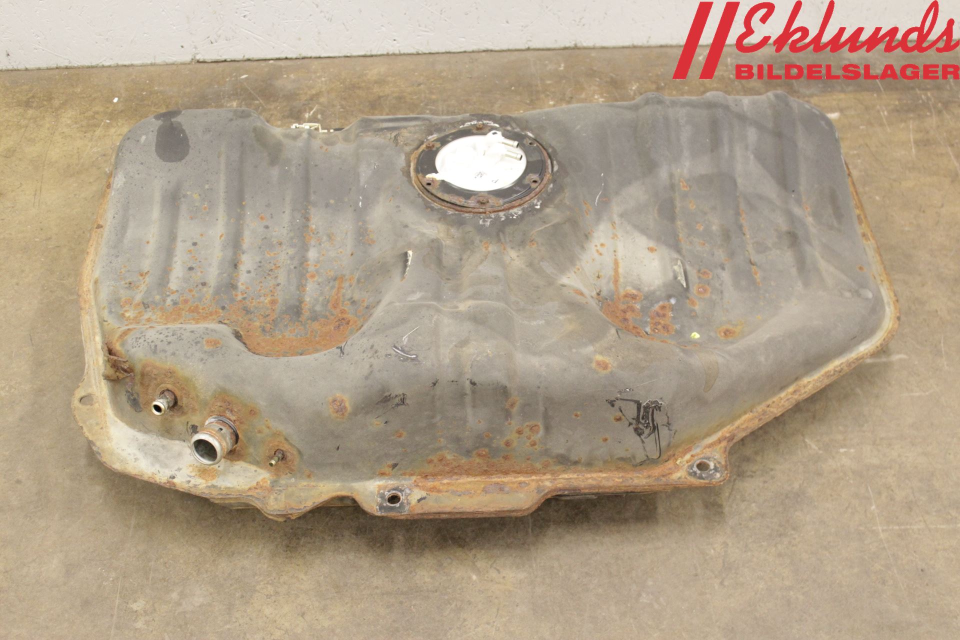 Nissan ALMERA    96-00 Bränsletank