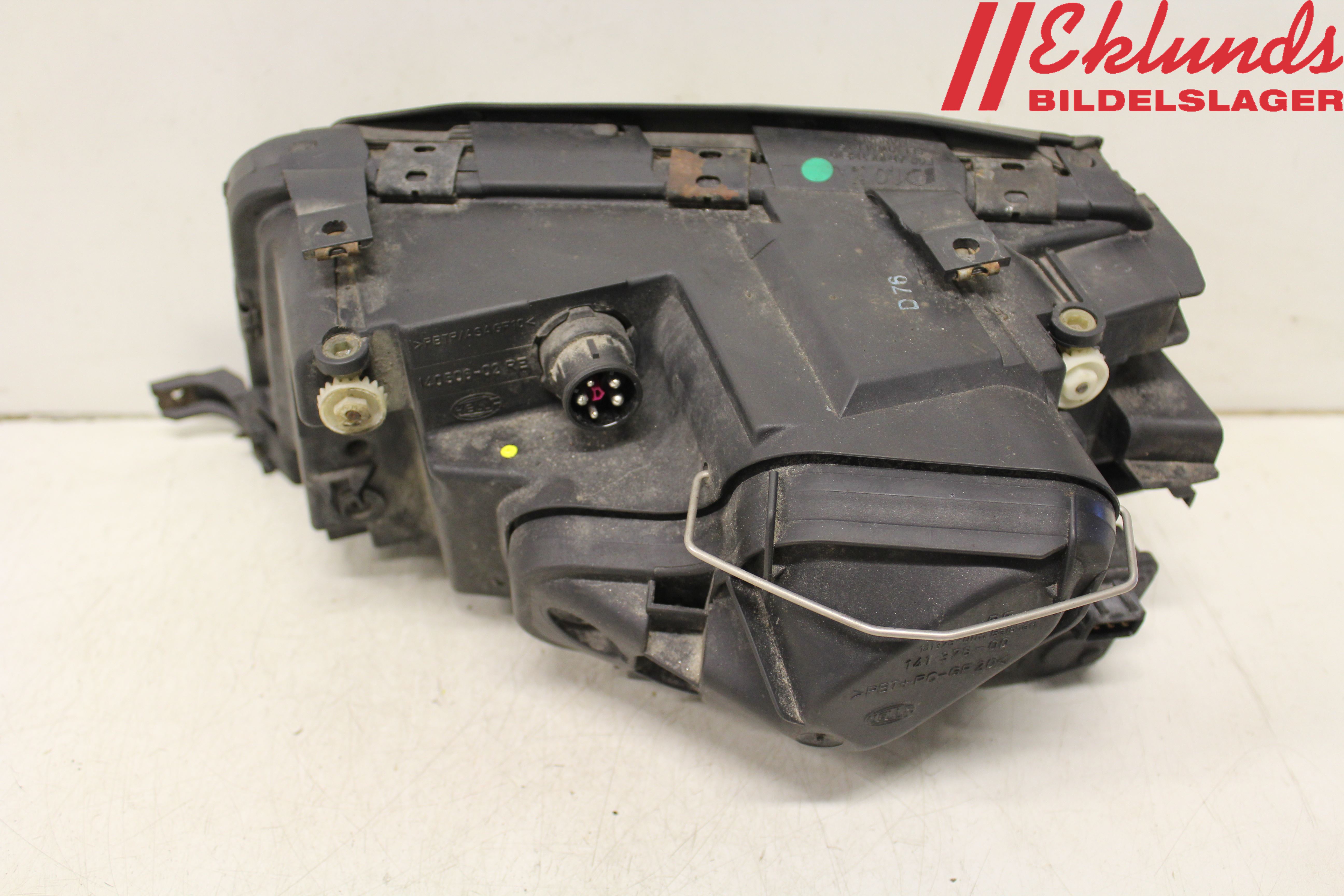 Audi A6/S6     95-97 Strålkastare Höger