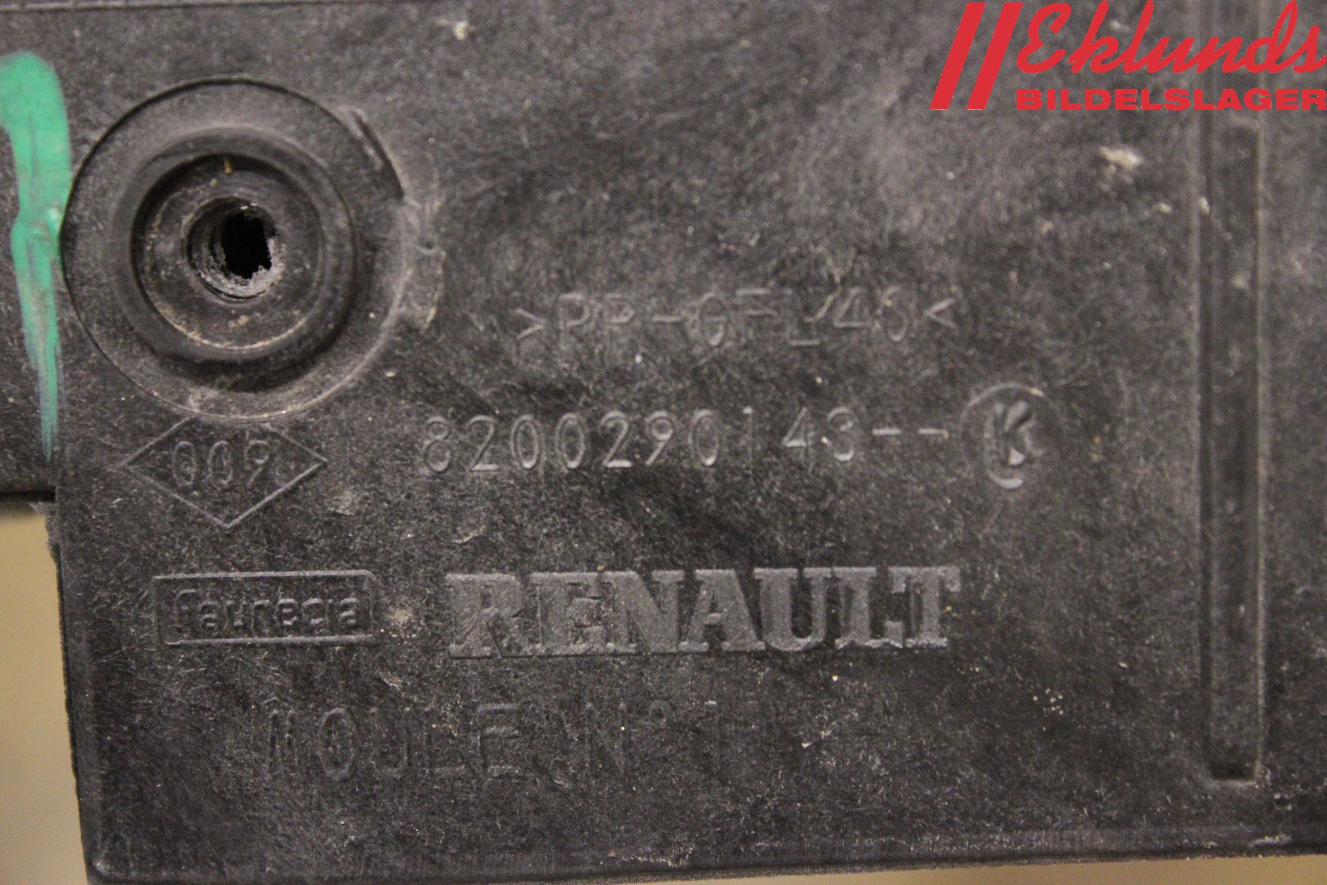 Renault CLIO III  06-09 Front Huvlåsplåt-Balk