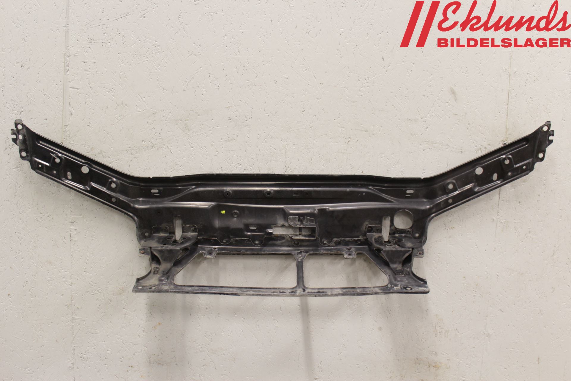 Volvo S60 01-04 Front Huvlåsplåt-Balk