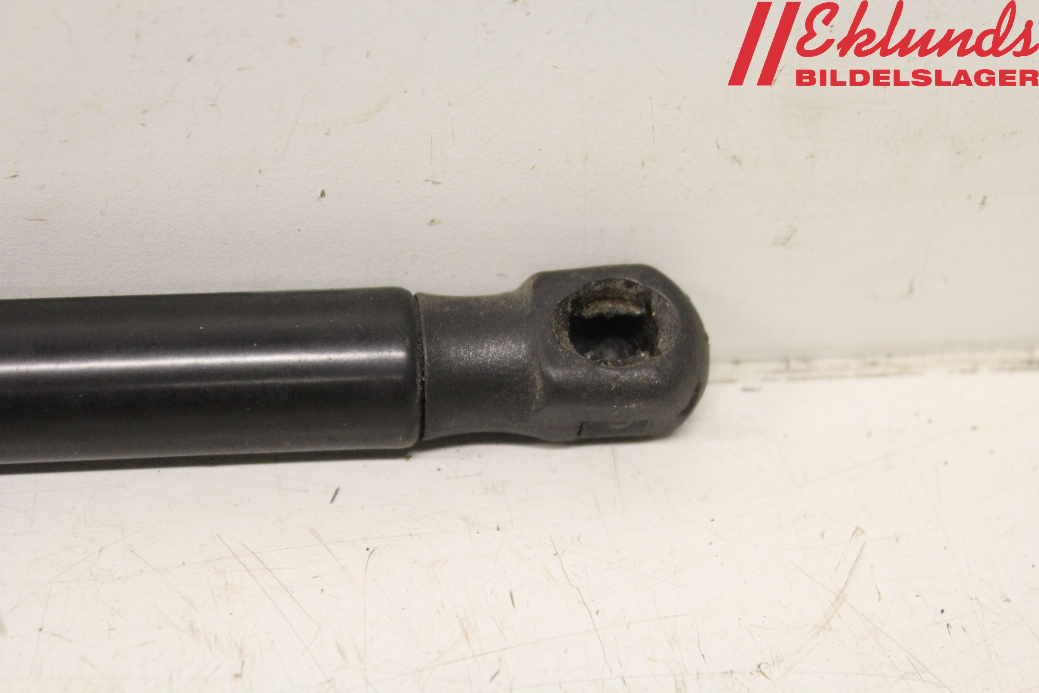 Dacia SANDERO 09-13 Gasfjäder Baklucka