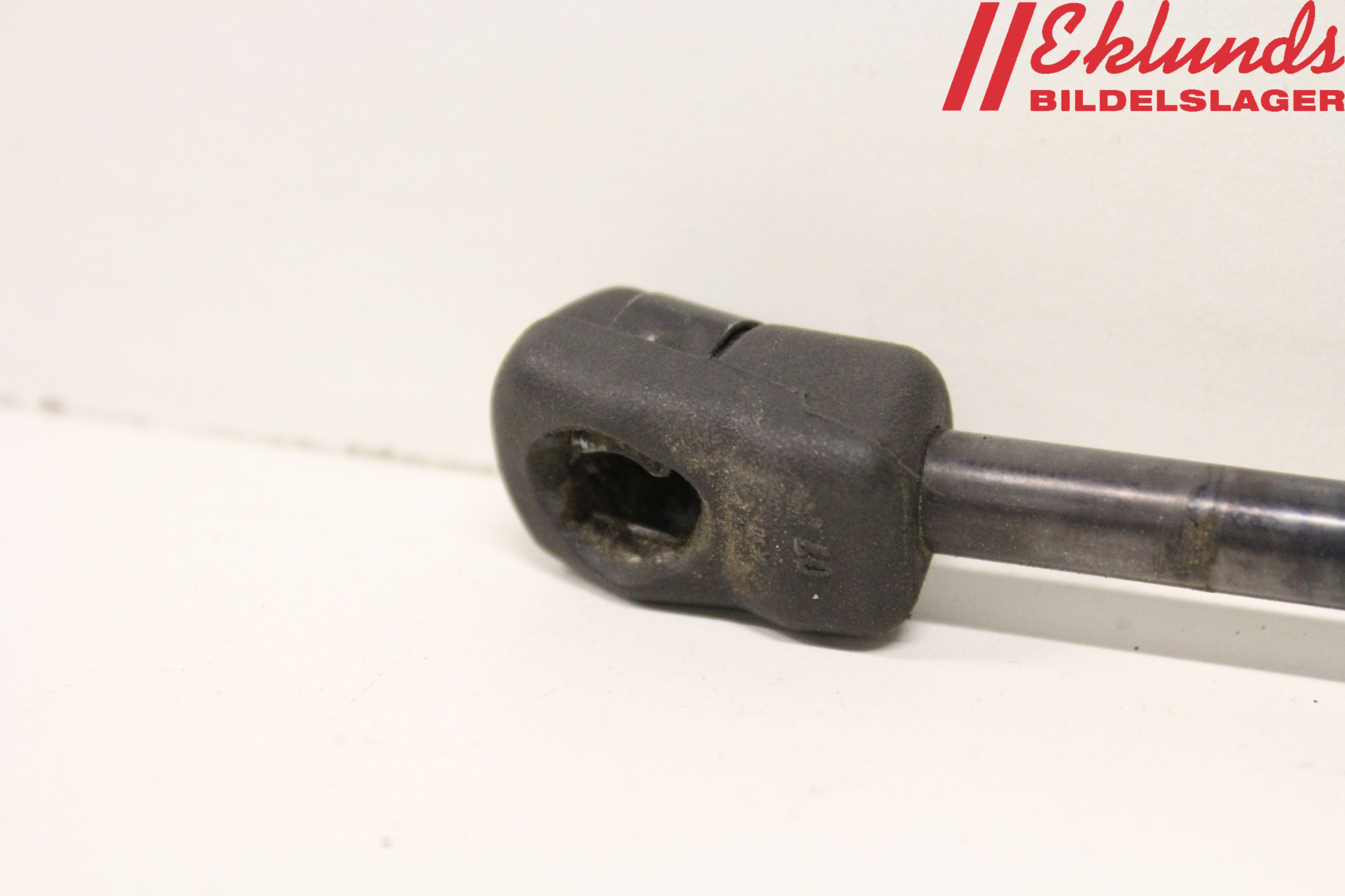 Volkswagen VW PASSAT 05-11 Gasfjäder Motorhuv