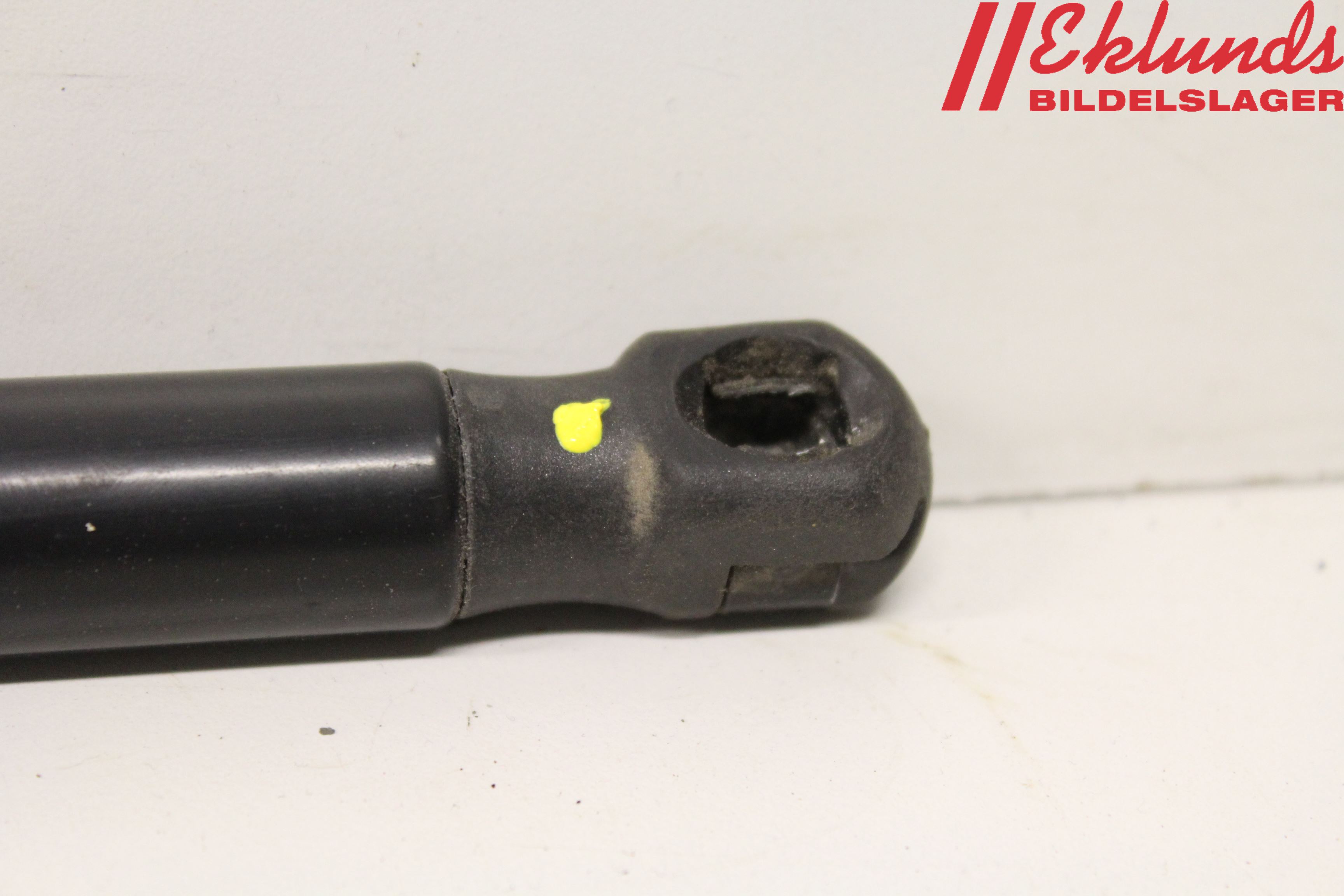 Volkswagen VW PASSAT 05-11 Gasfjäder Motorhuv