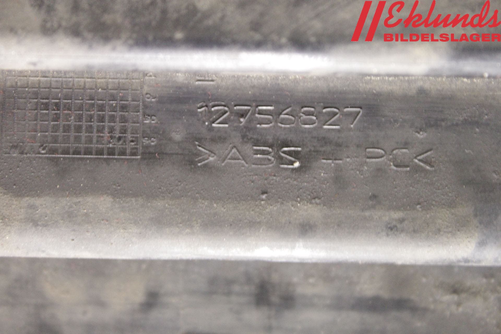 Saab 9-5     06-10 Grilldel Mitt