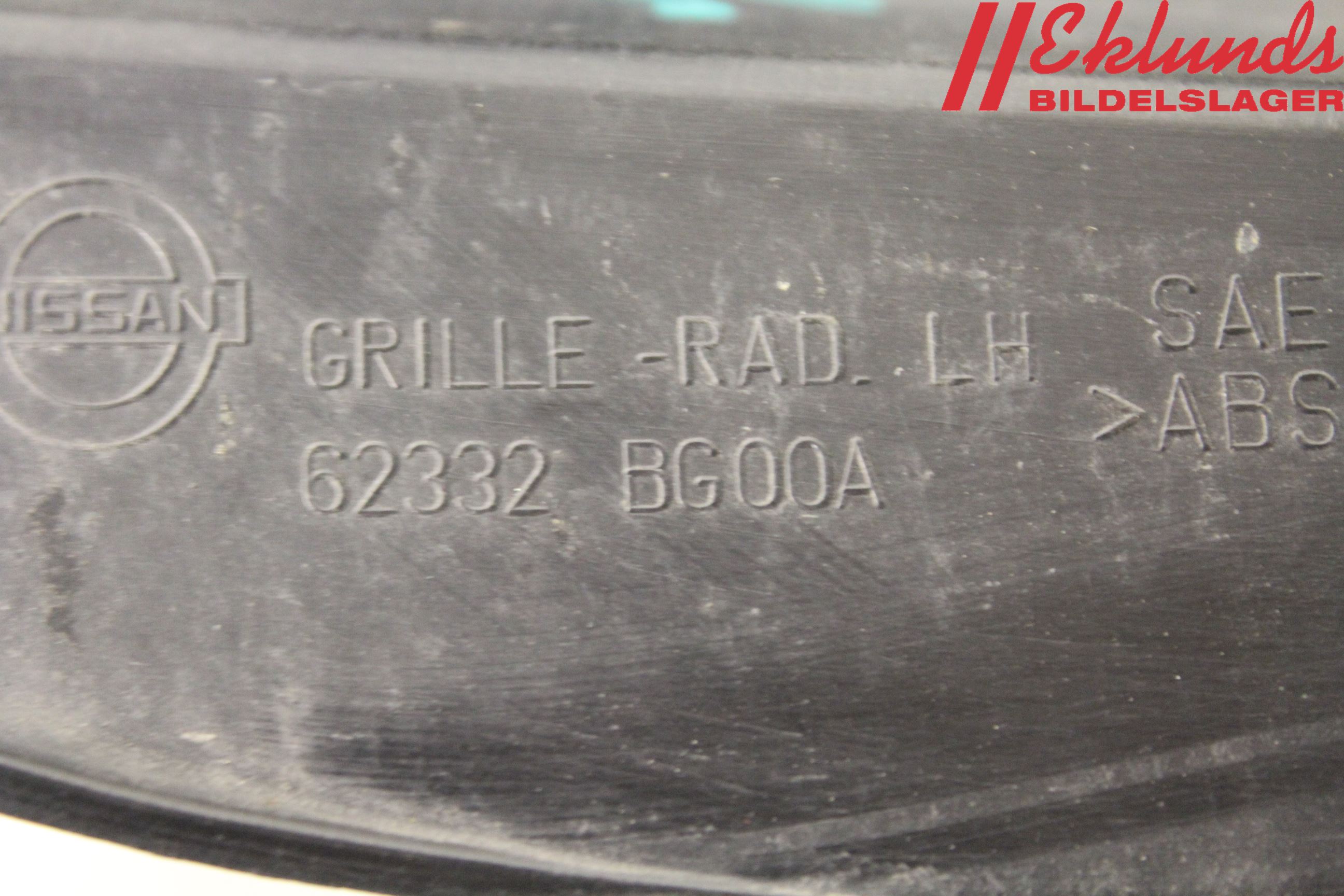 Nissan MICRA 08-10 Grilldel Vänster