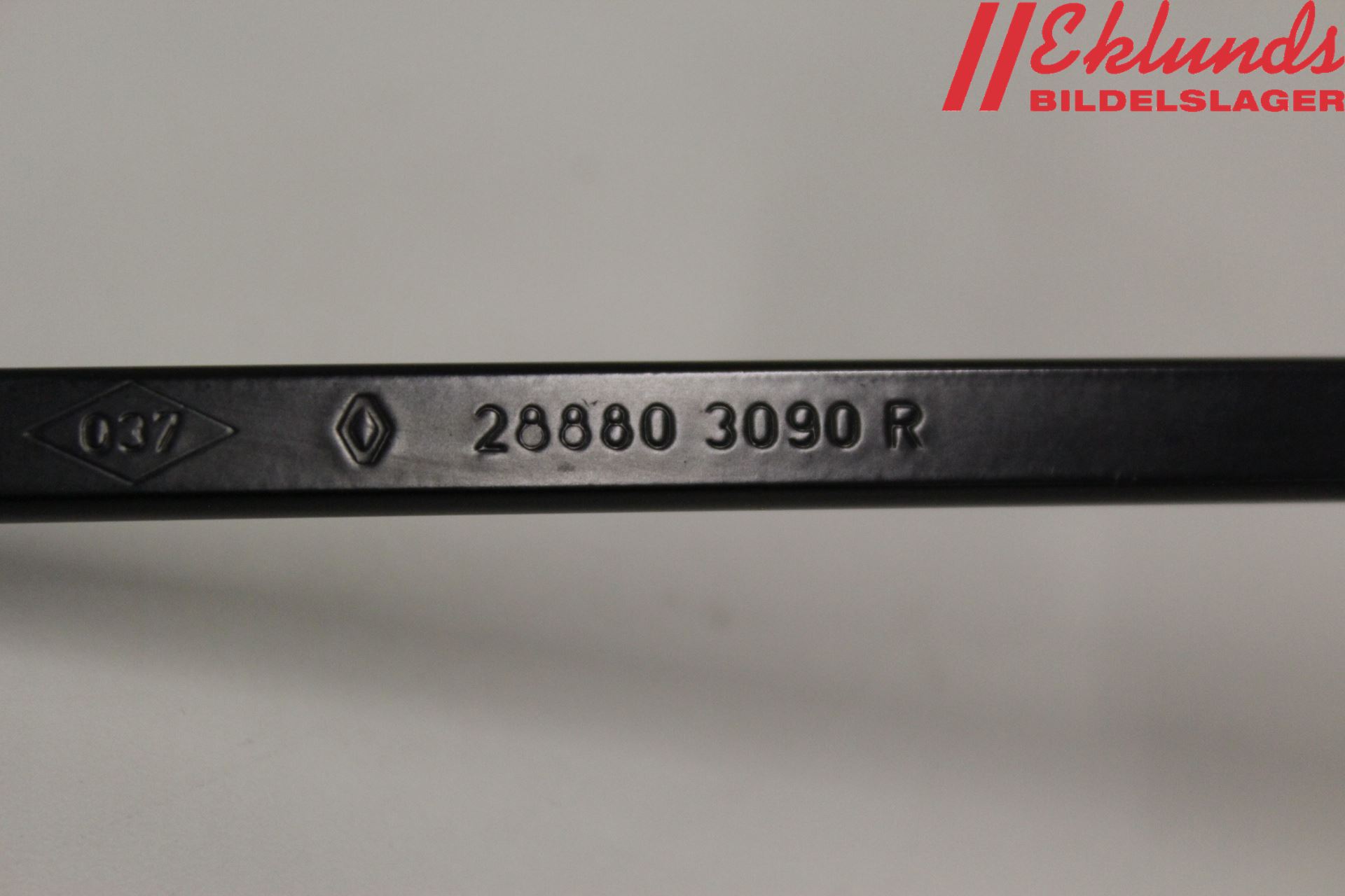 Renault TWINGO II 07-16 Torkararm Armar Vindruta