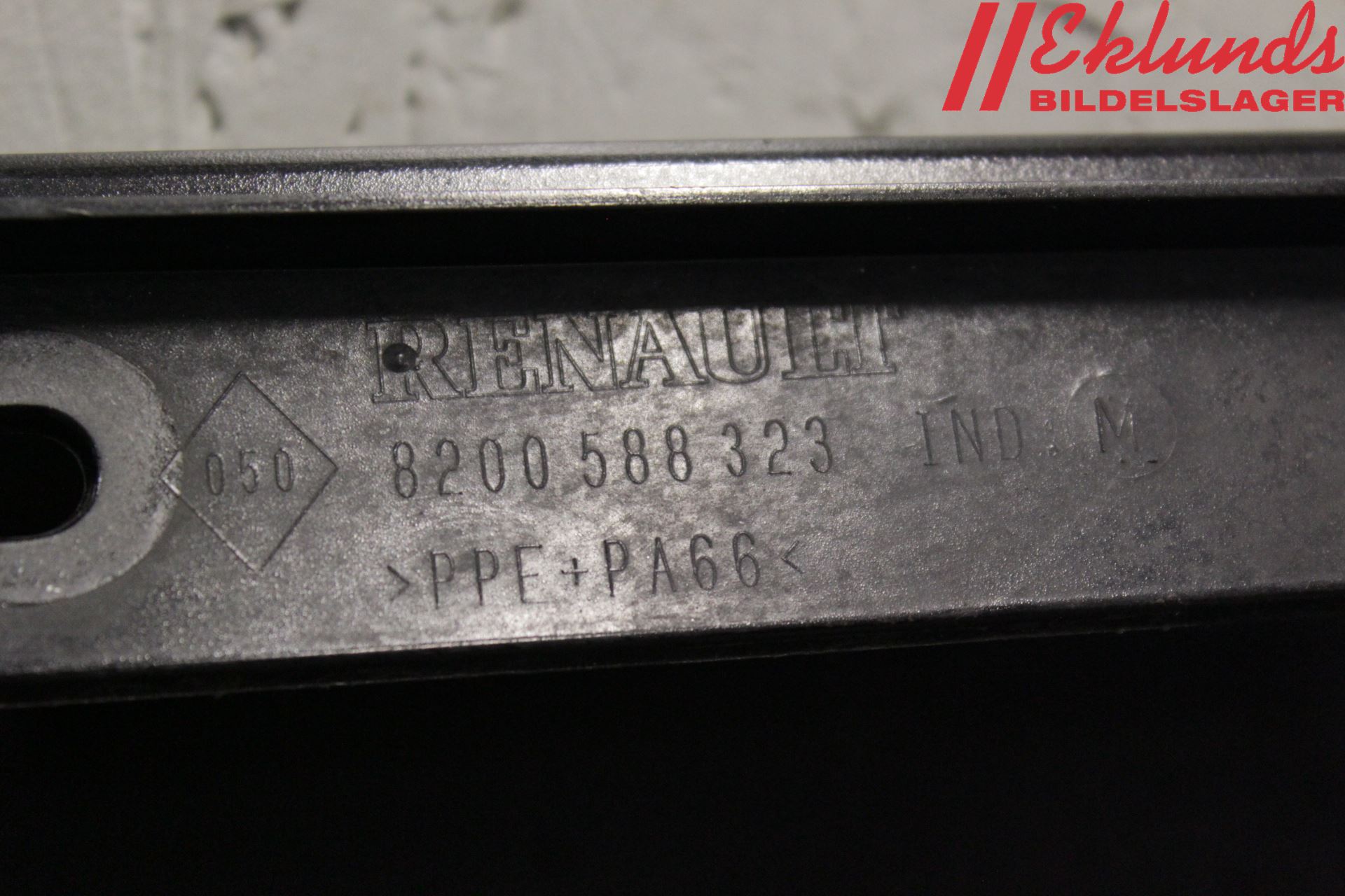 Renault TWINGO II 07-16 Skärm Fram Vänster