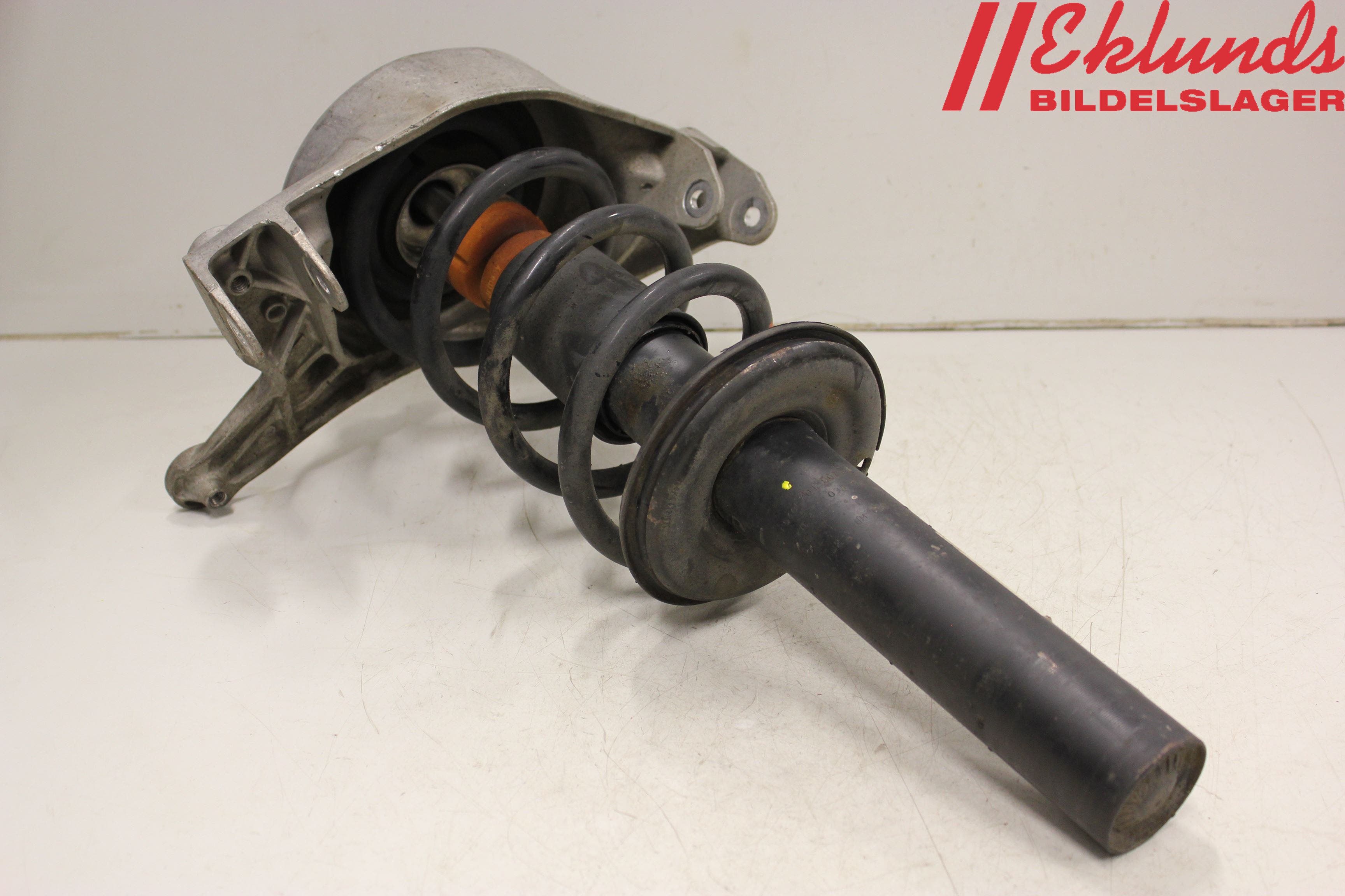 Audi A4 12-15 Fjäderben Fram Höger