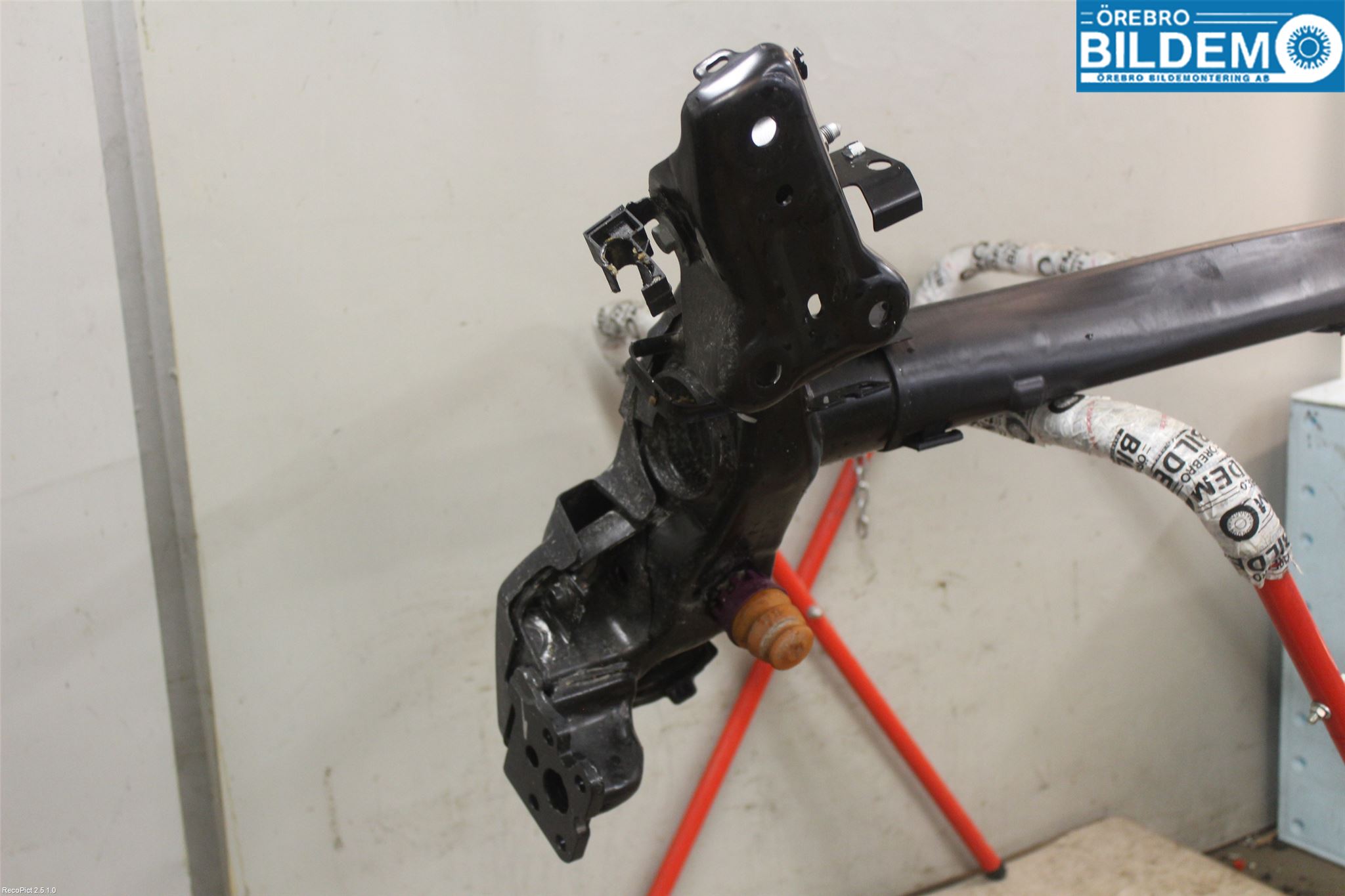 Peugeot 208 12-15 Bakaxel