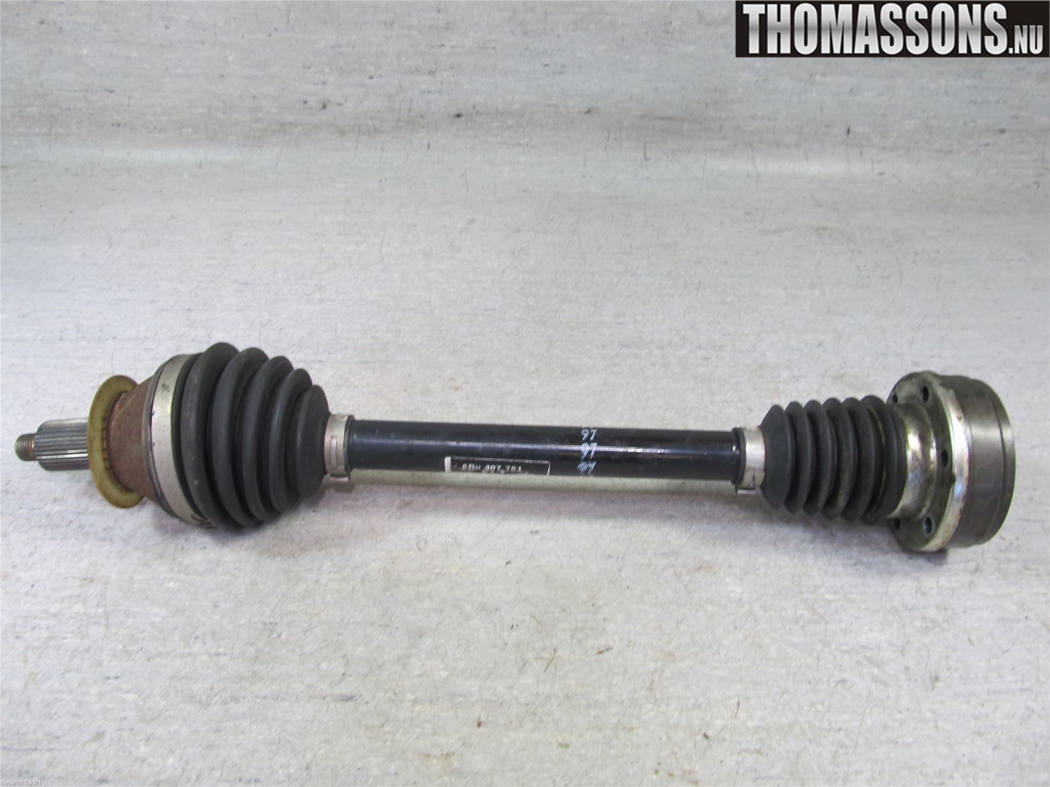 Volkswagen VW POLO 10-17 Drivaxel Fram Vänster
