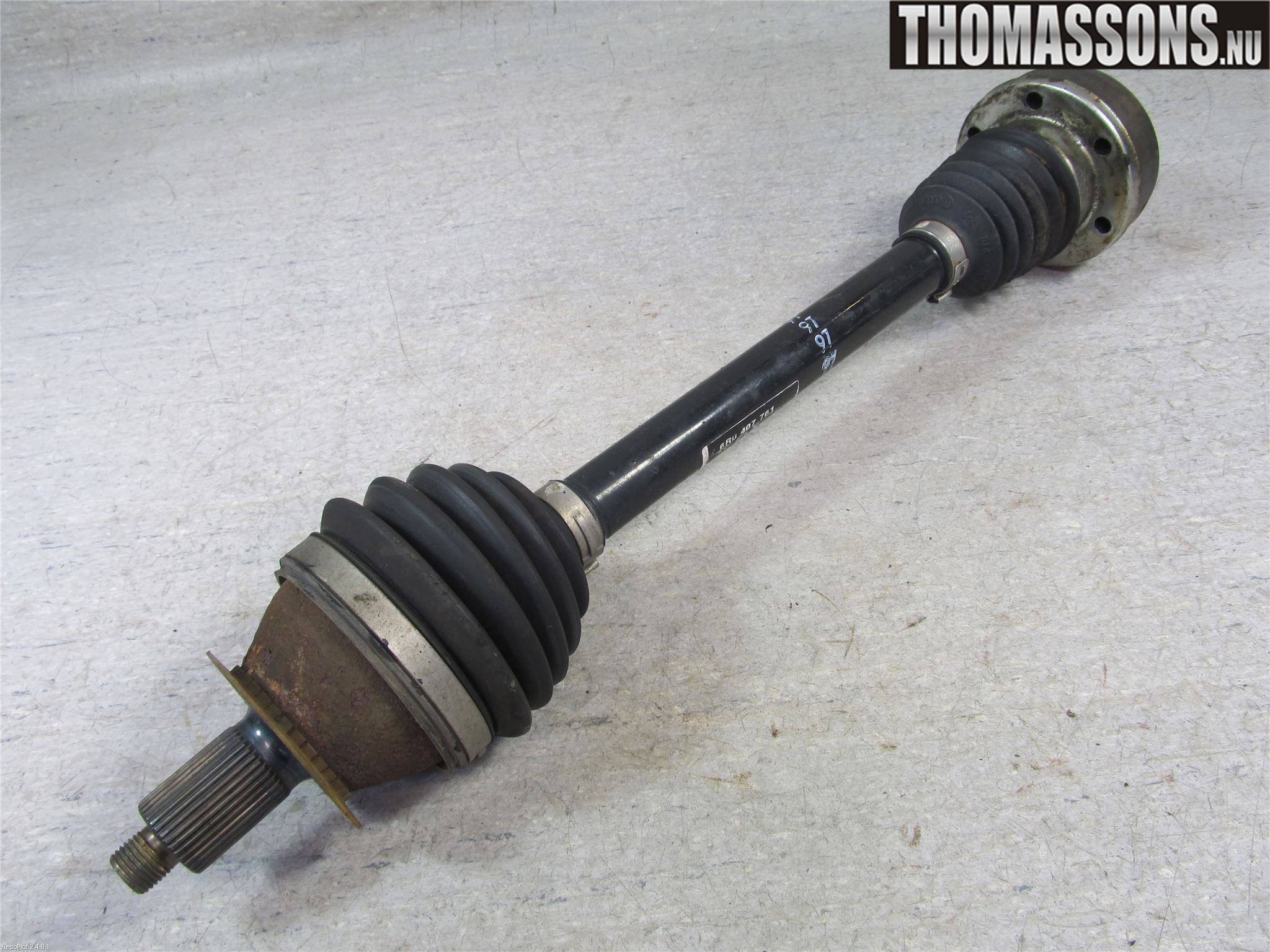 Volkswagen VW POLO 10-17 Drivaxel Fram Vänster