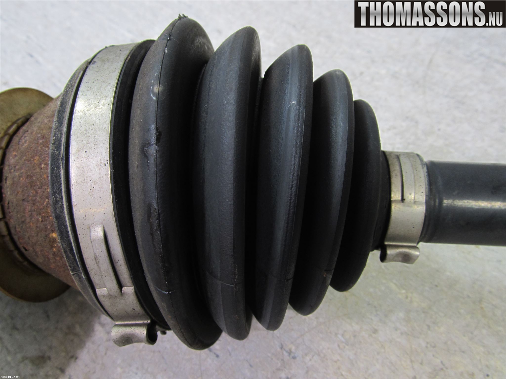 Volkswagen VW POLO 10-17 Drivaxel Fram Vänster