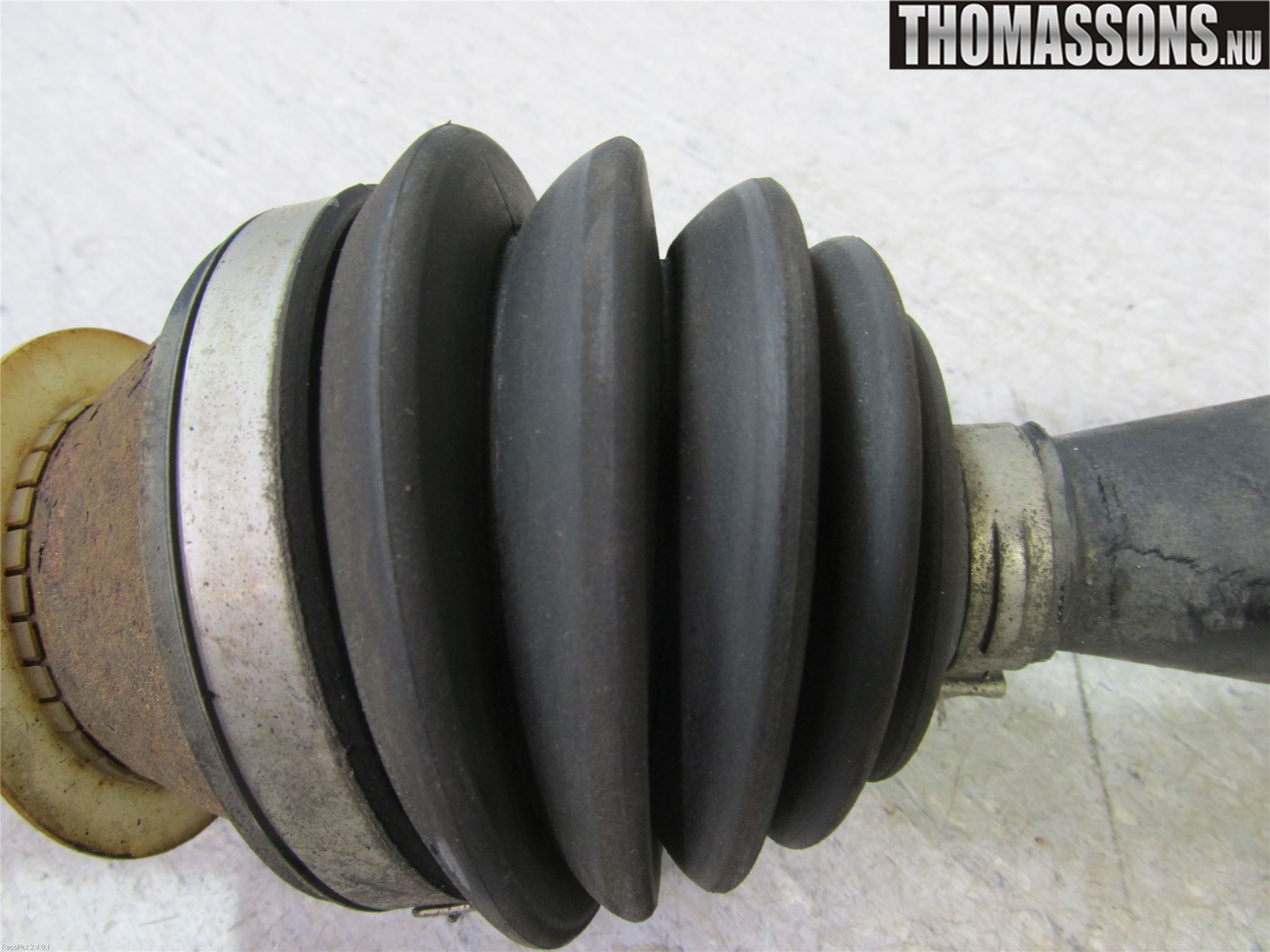 Volkswagen VW POLO 10-17 Drivaxel Fram Höger
