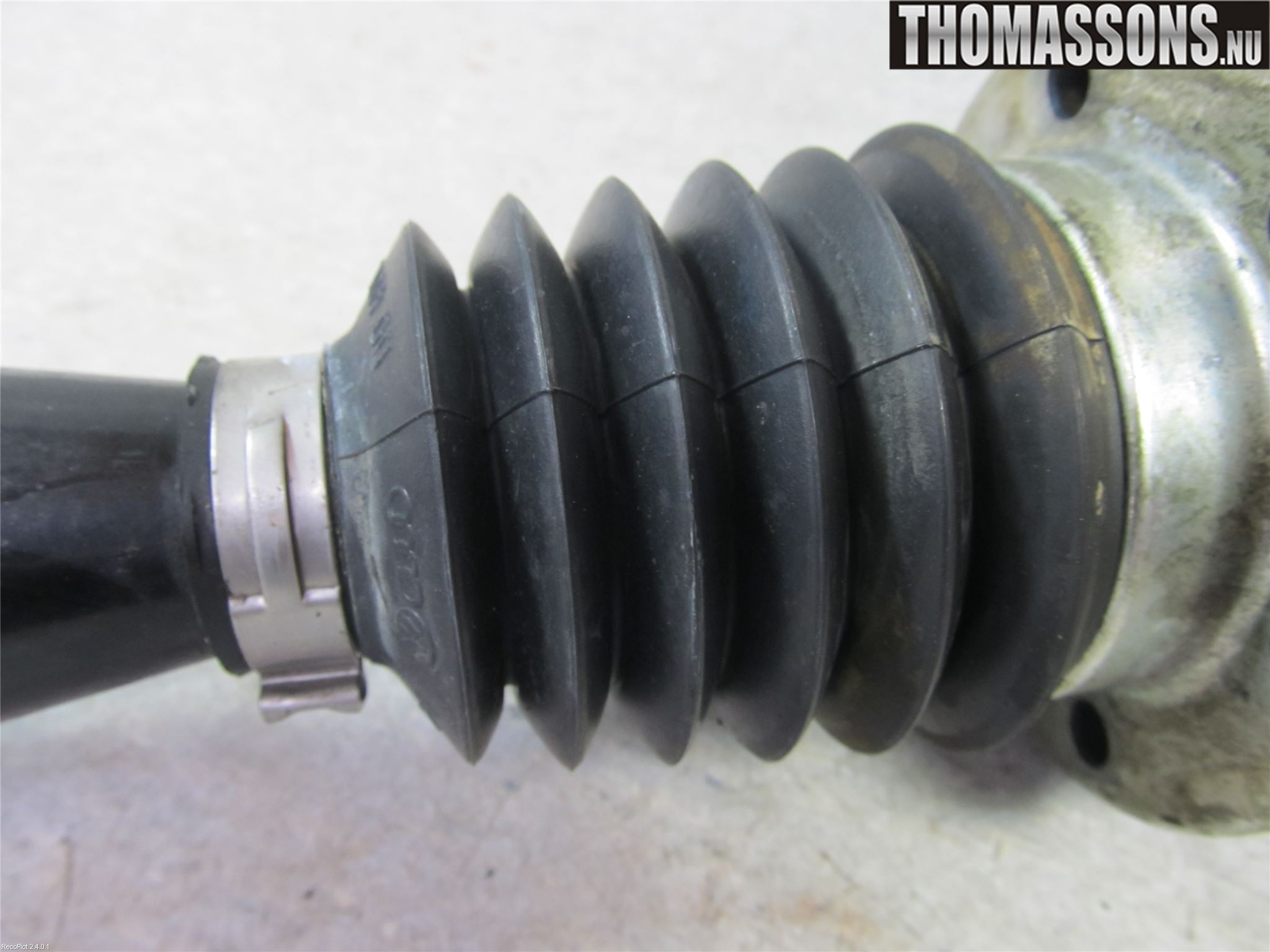 Volkswagen VW POLO 10-17 Drivaxel Fram Höger