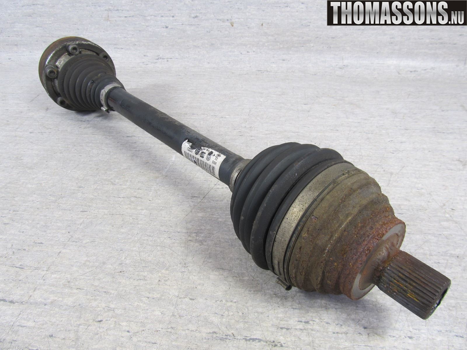 Volkswagen VW PASSAT 05-11 Drivaxel Fram Vänster