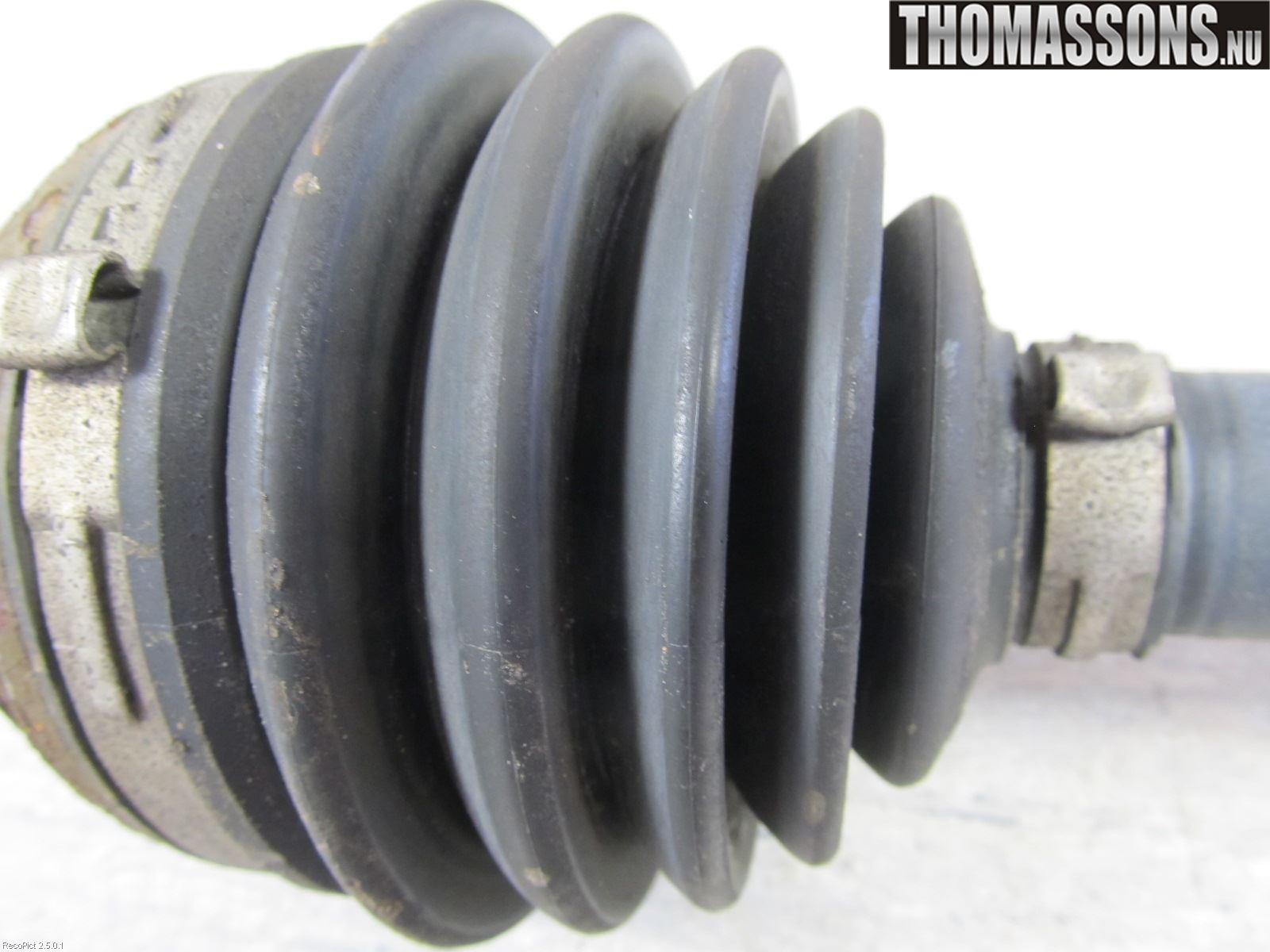 Volkswagen VW PASSAT 05-11 Drivaxel Fram Vänster