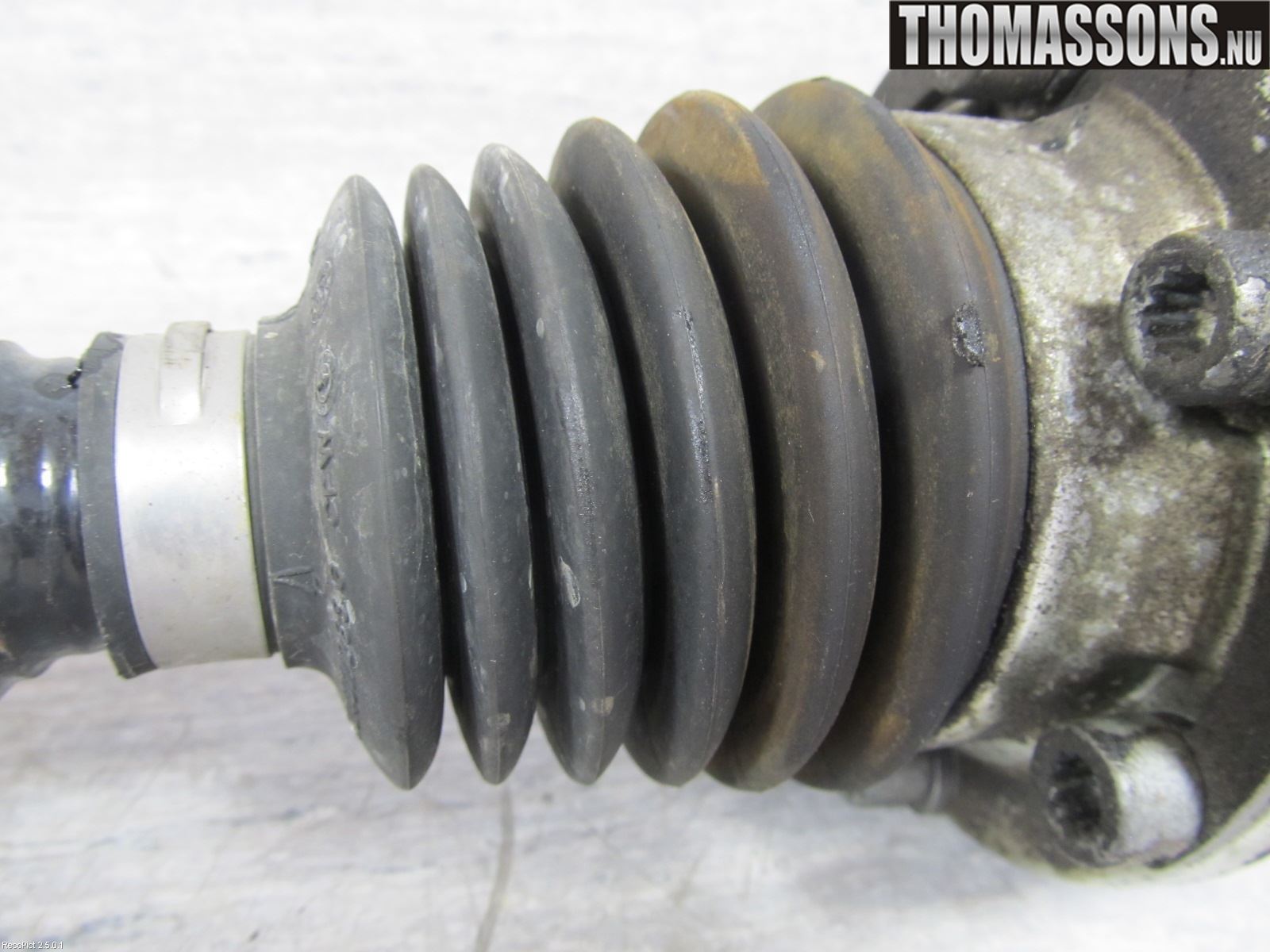 Volkswagen VW PASSAT 05-11 Drivaxel Fram Höger