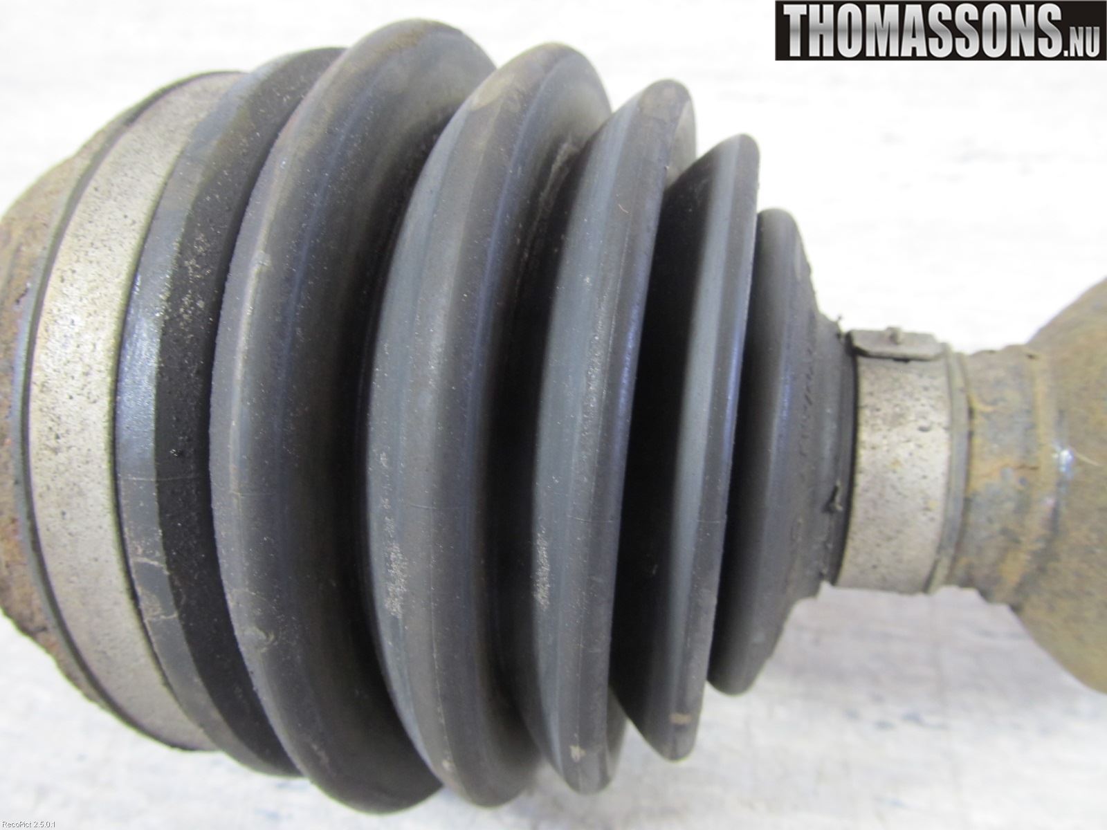 Volkswagen VW PASSAT 05-11 Drivaxel Fram Höger