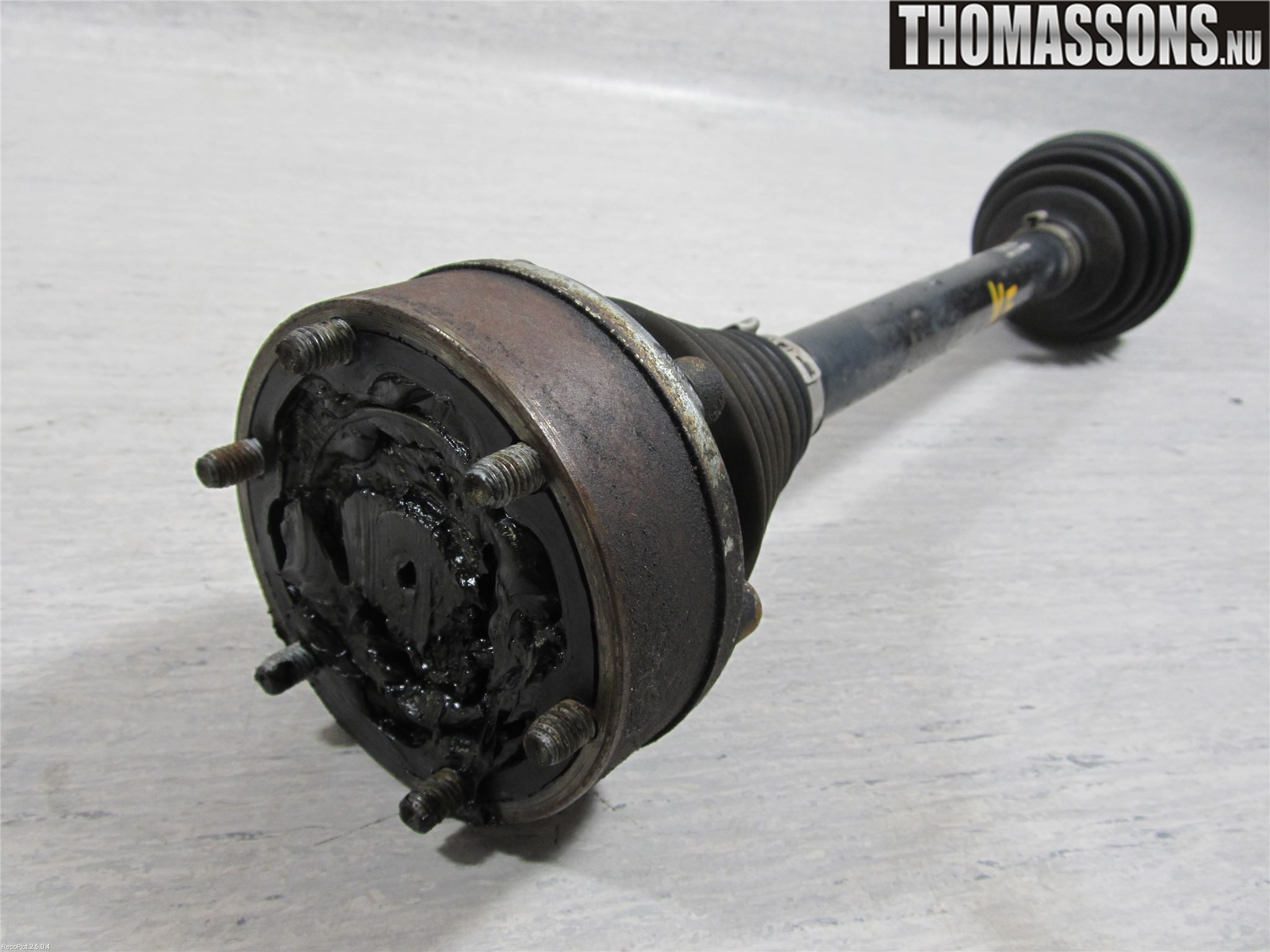 Volkswagen VW PASSAT 05-11 Drivaxel Fram Vänster