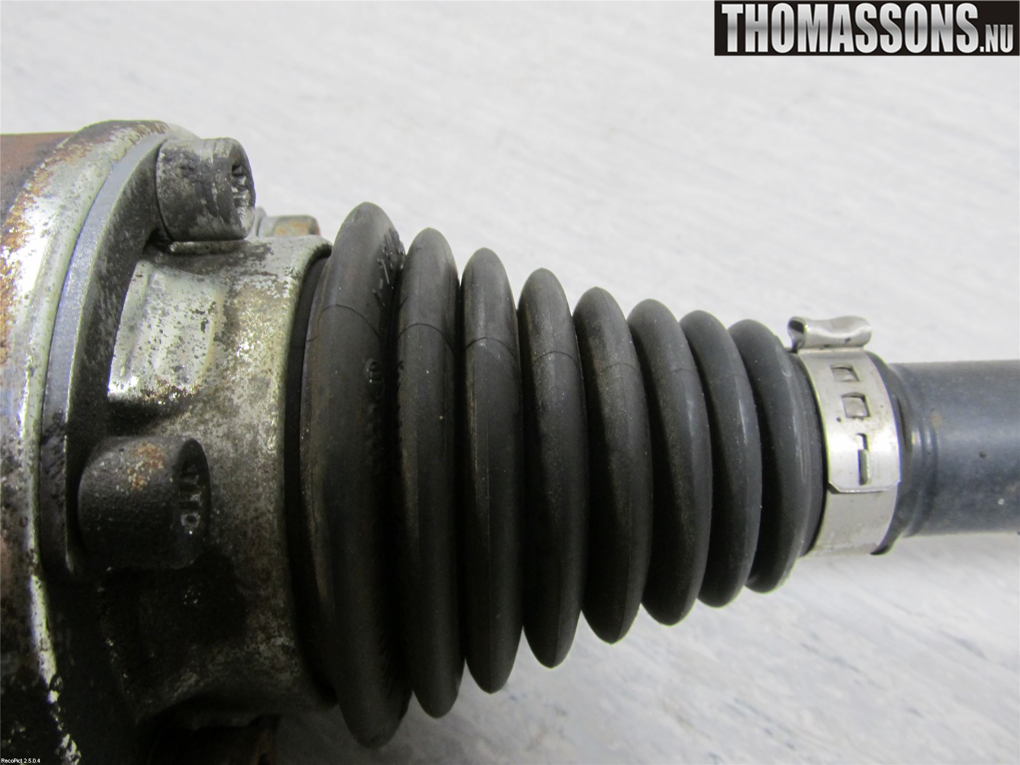 Volkswagen VW PASSAT 05-11 Drivaxel Fram Vänster