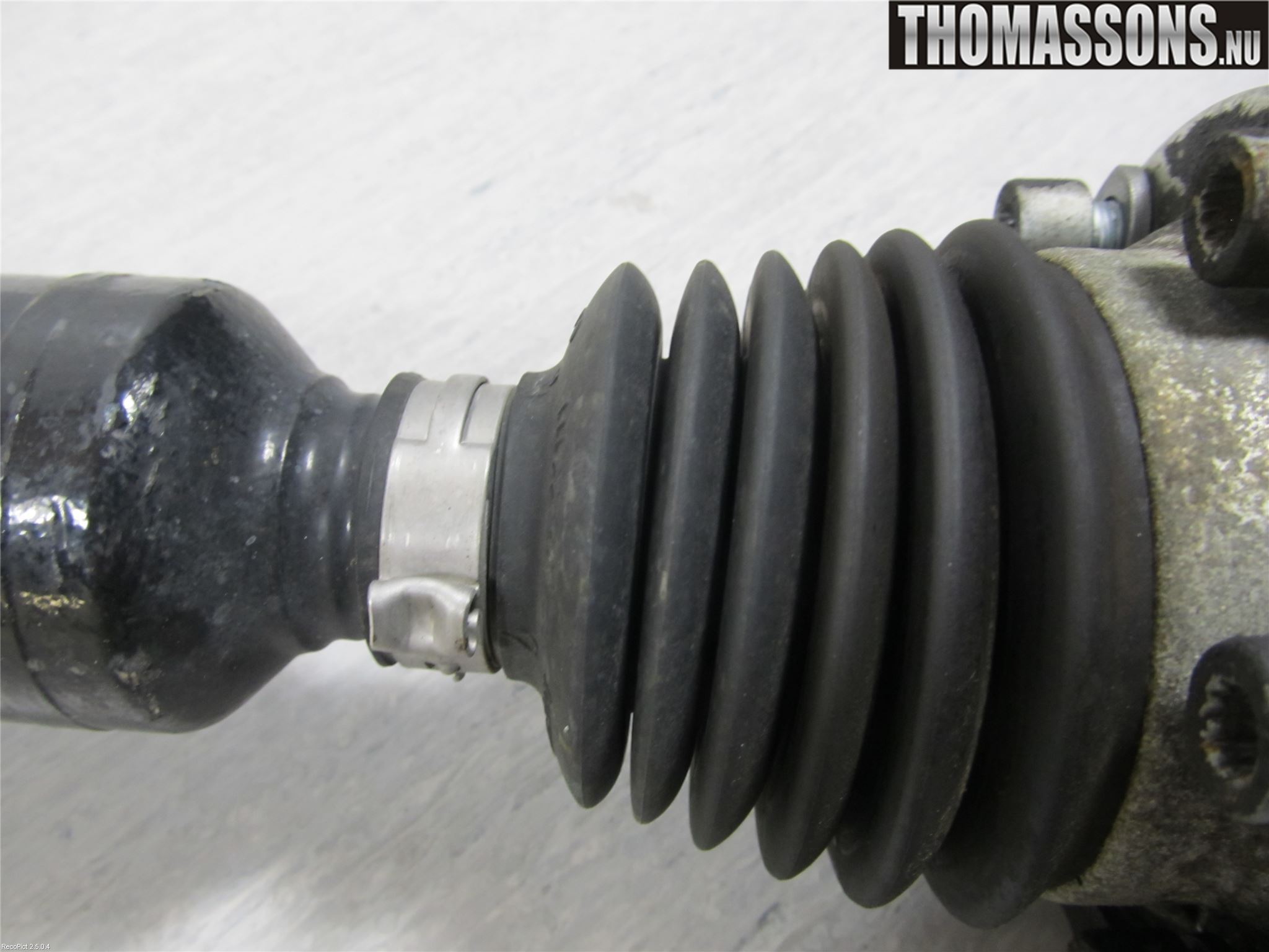 Volkswagen VW PASSAT 05-11 Drivaxel Fram Höger