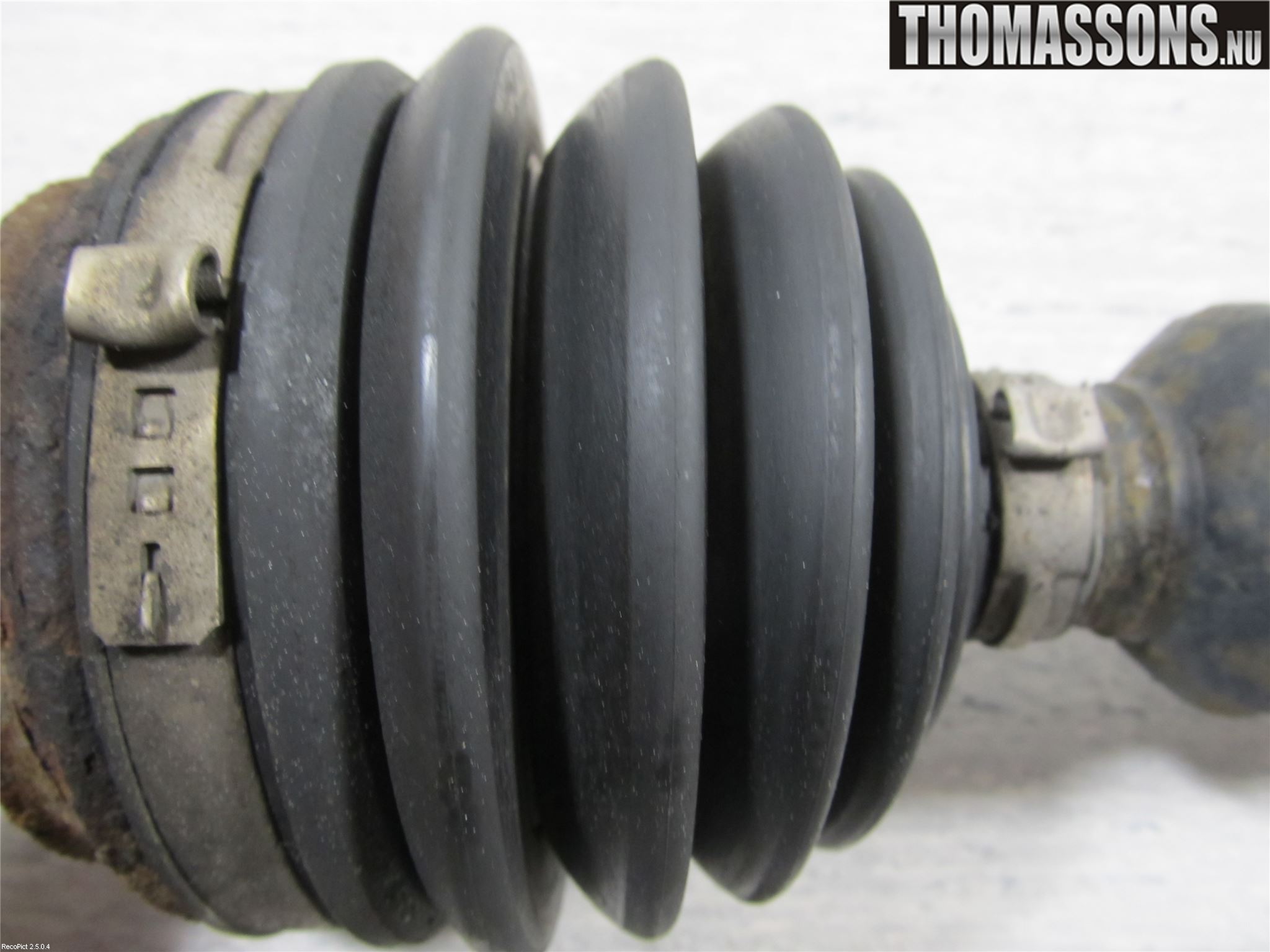 Volkswagen VW PASSAT 05-11 Drivaxel Fram Höger