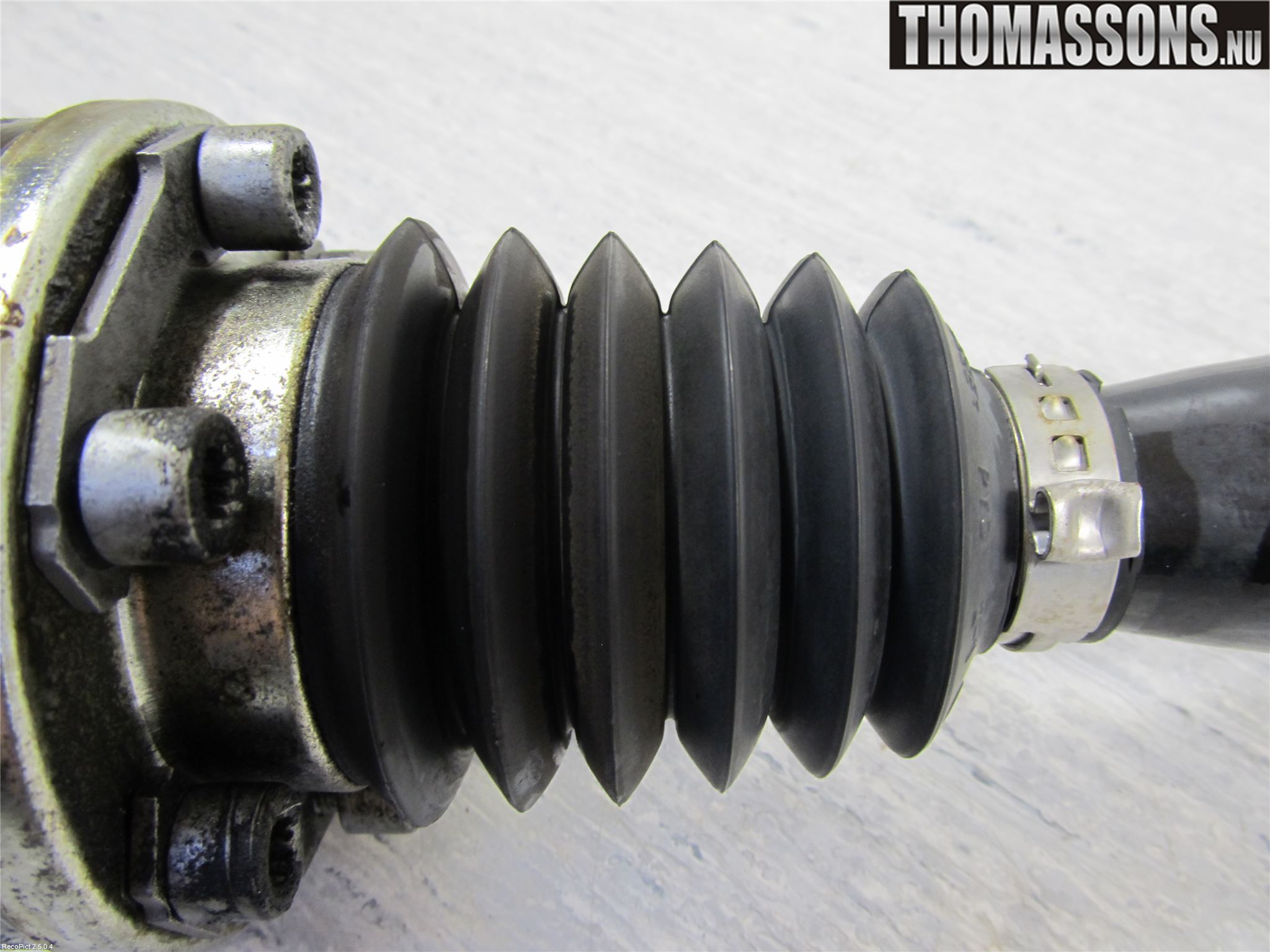 Volkswagen VW POLO 10-17 Drivaxel Fram Höger