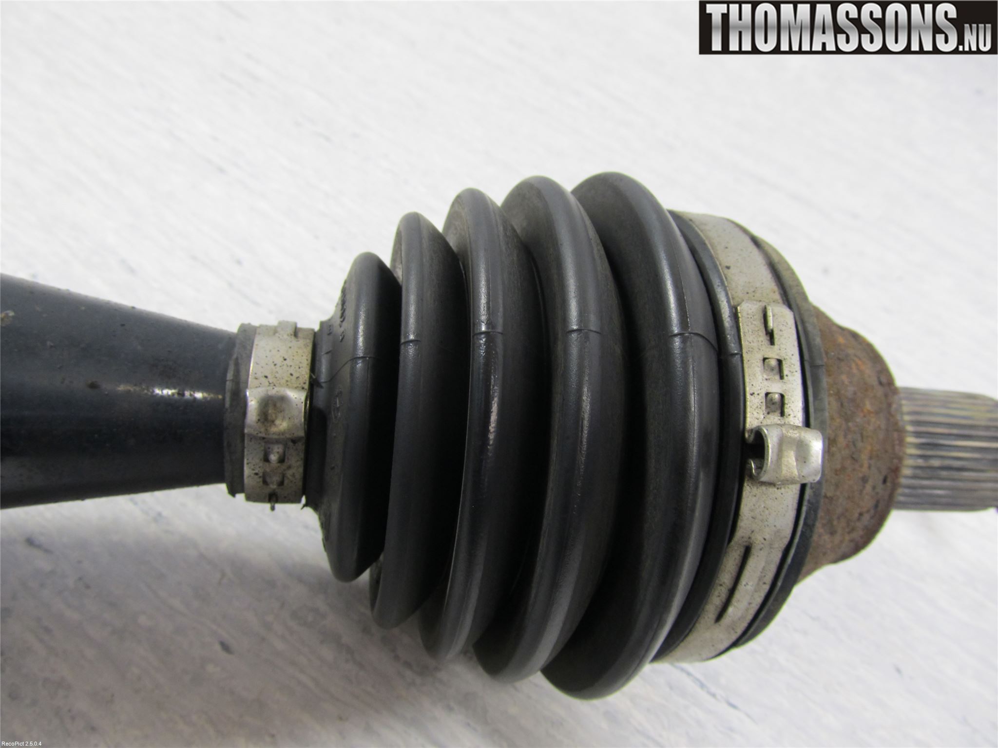 Volkswagen VW POLO 10-17 Drivaxel Fram Höger