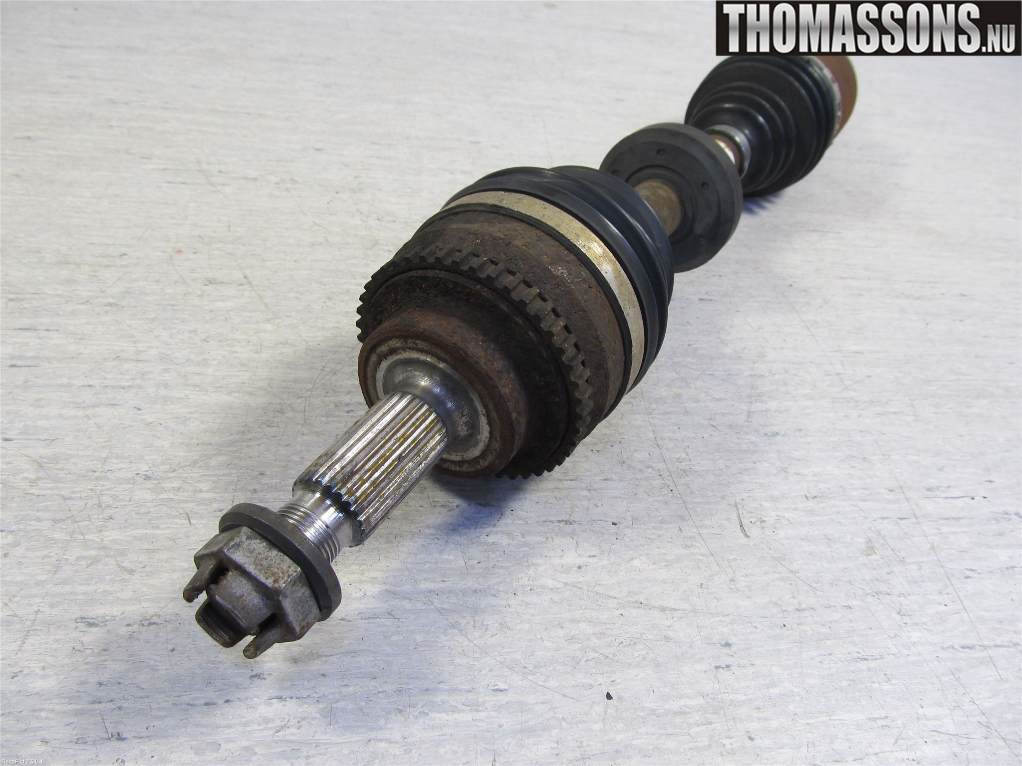 Nissan KUBISTAR Drivaxel Fram Vänster