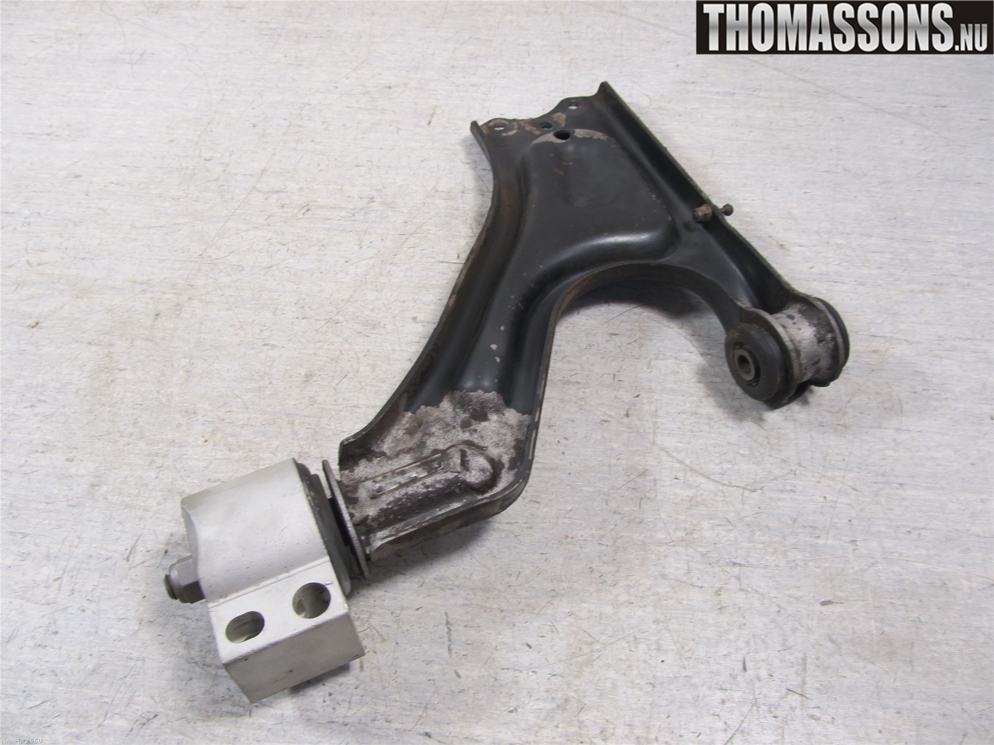 Saab 9-5     06-10 Bärarm Fram Undre Hö