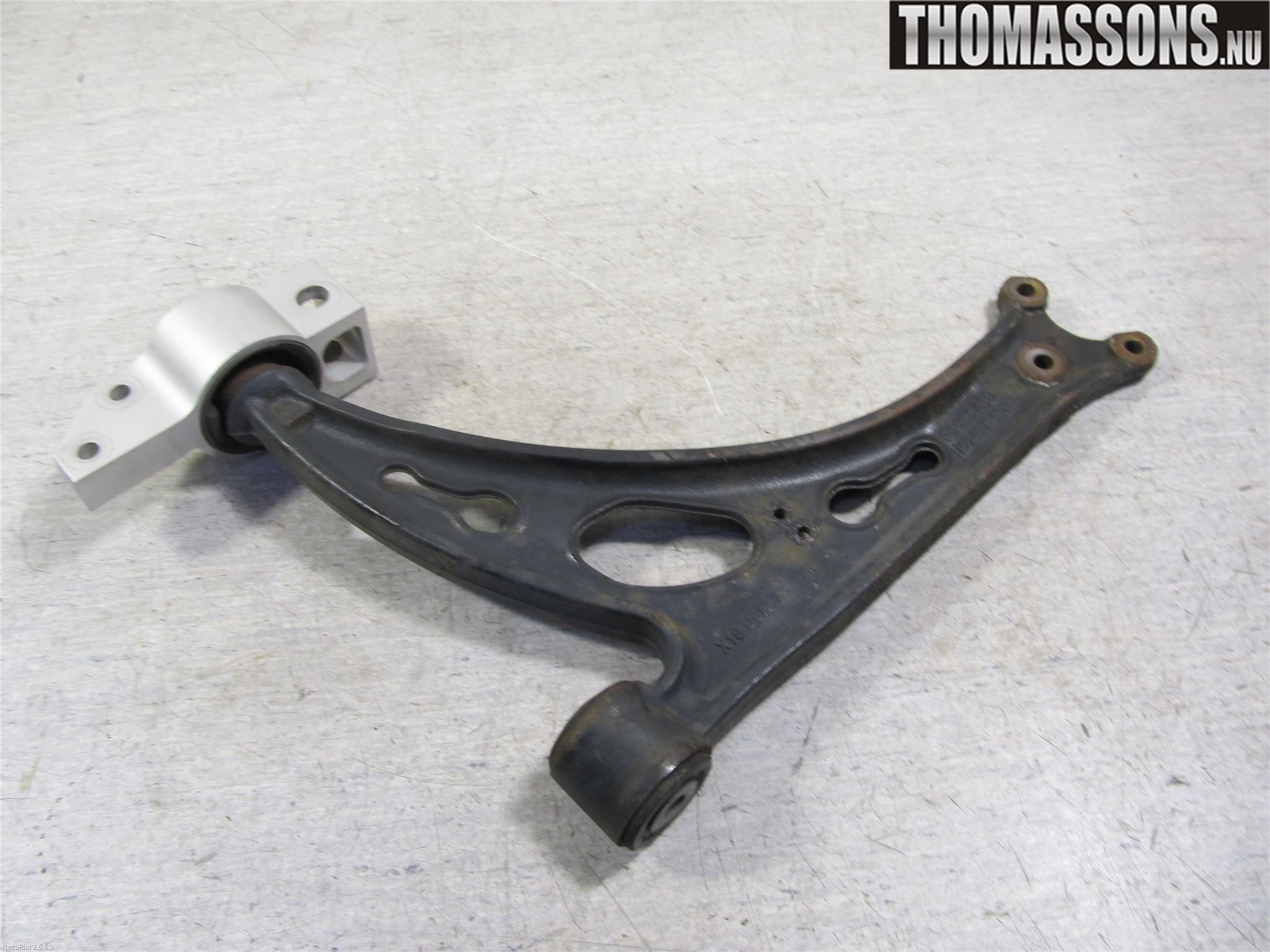 Volkswagen VW GOLF V 04-09 Bärarm Fram Undre Hö