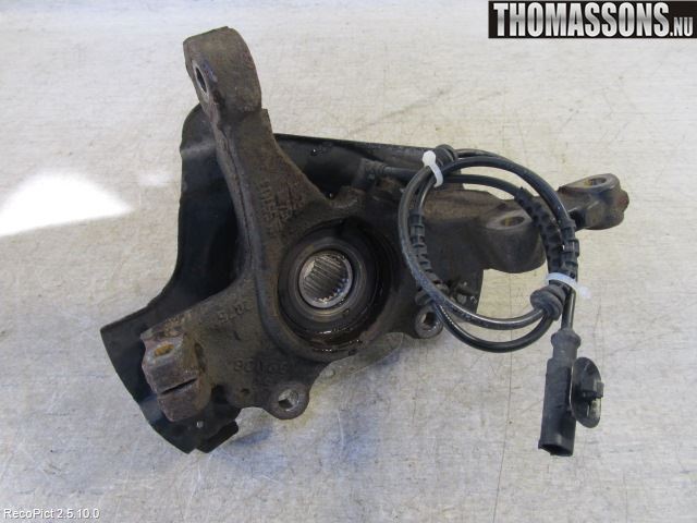 Opel CORSA D 07-14 Styrspindel Lagerhus Vä