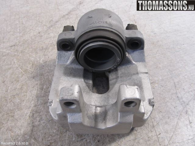 BMW 5 F10/F11/F18 09-17 Bromsok Fram Vänster