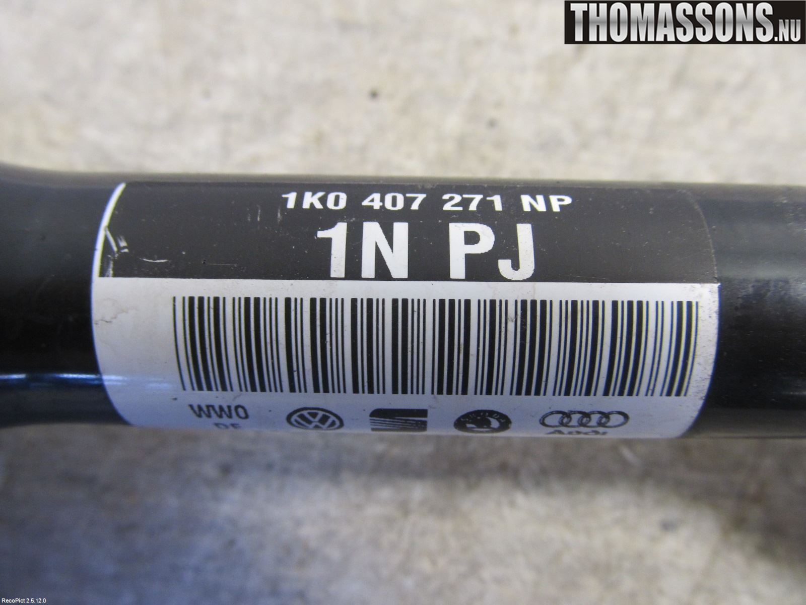 Volkswagen VW PASSAT 11-14 Drivaxel Fram Vänster