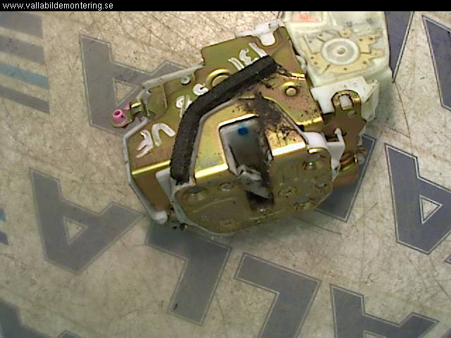 Nissan NAVARA 98-05 Låskista-Dörrlås