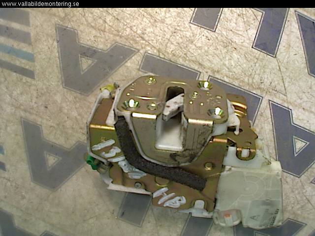 Nissan NAVARA 98-05 Låskista-Dörrlås